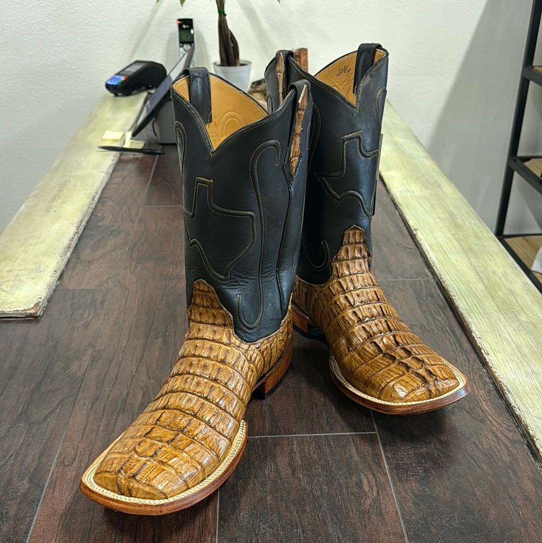 Caiman Tail-Antique Saddle