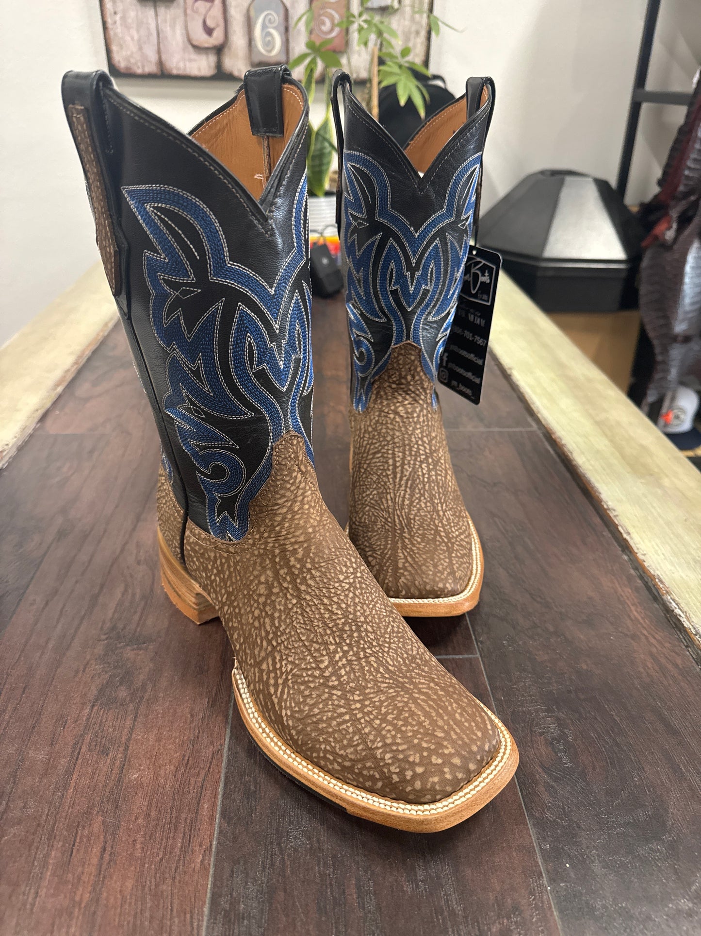 Bull Neck- Brown