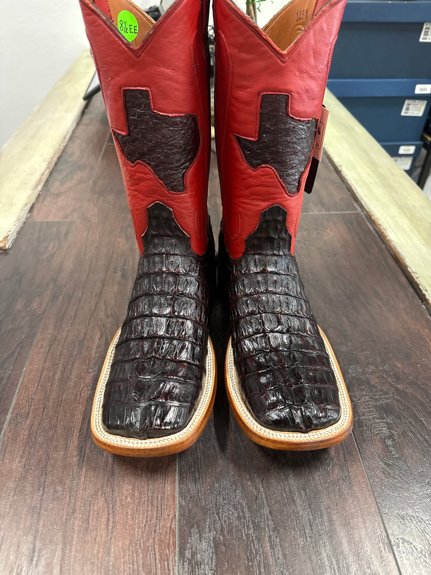 Caiman Tail Black Cherry