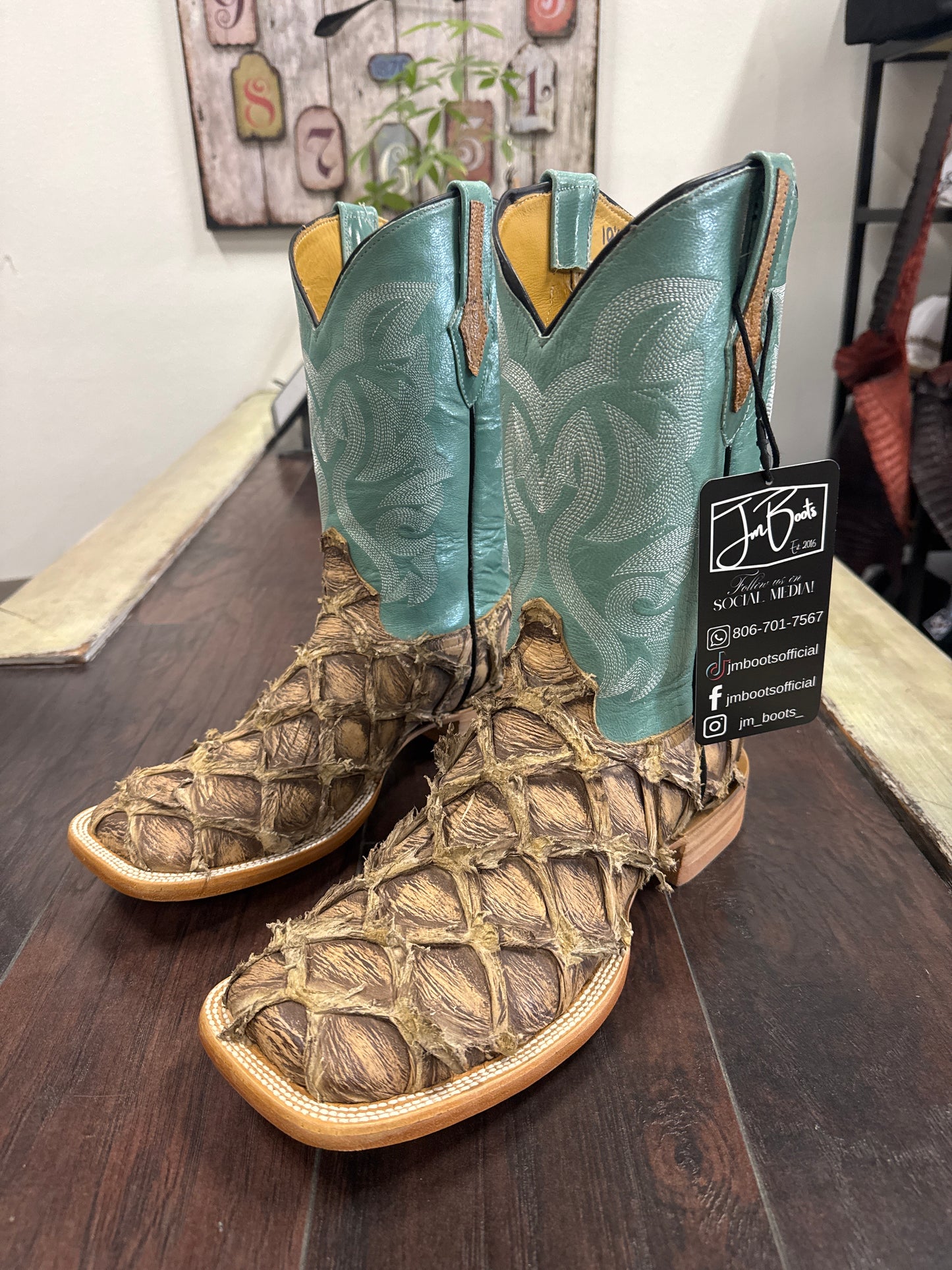 Pirarucu- Rustic Saddle Brown