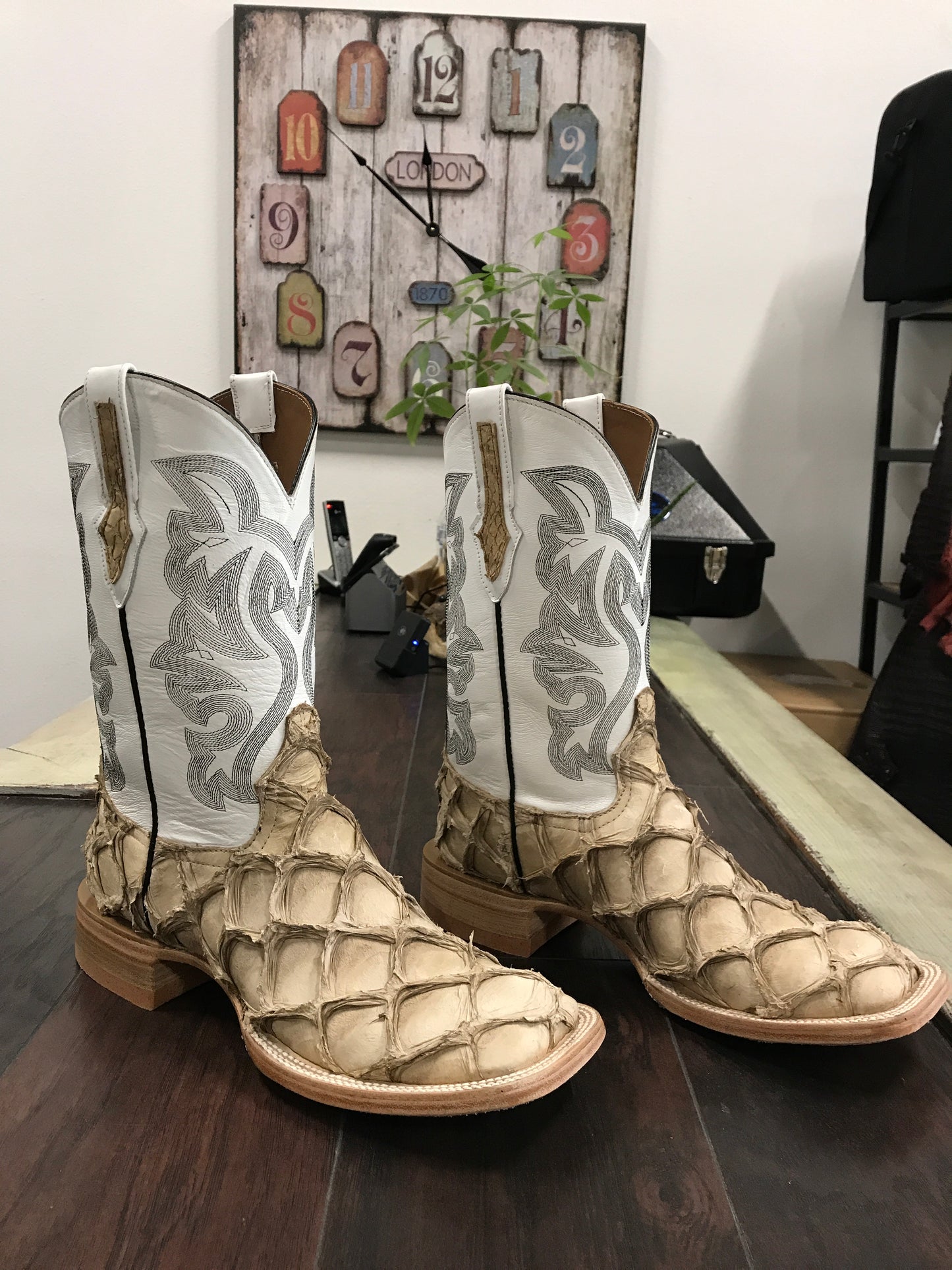 Pirarucu-Sandy Beige