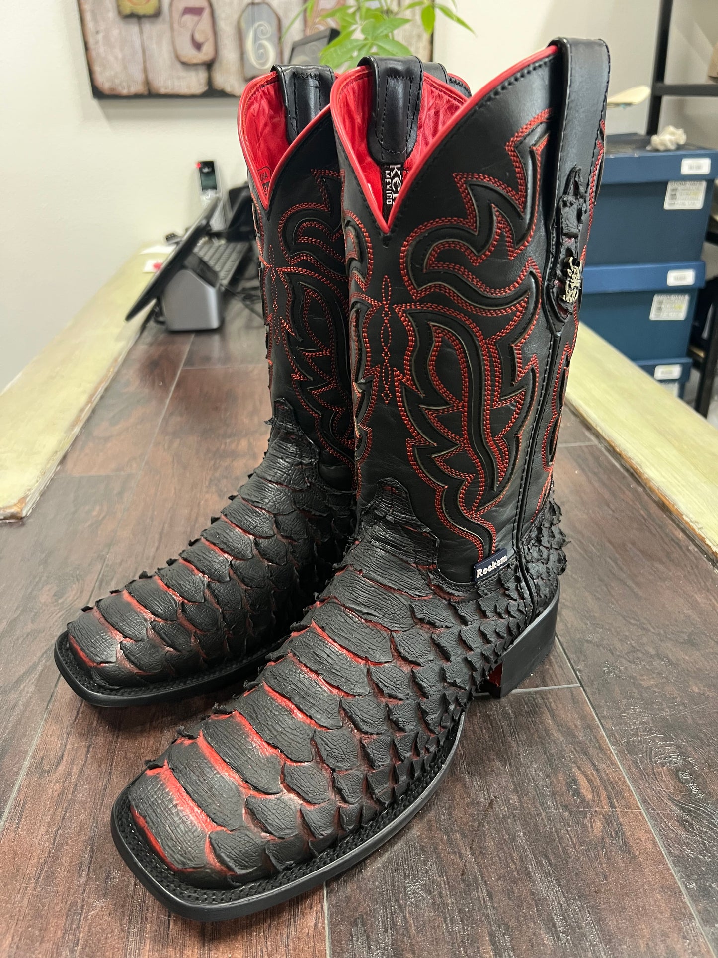 Rock’Em- Black/Red Jumbo Python
