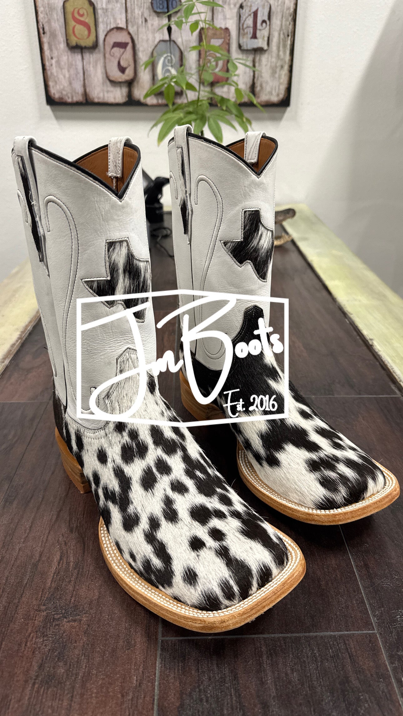 Cowhide- Black&White 10.5 EE