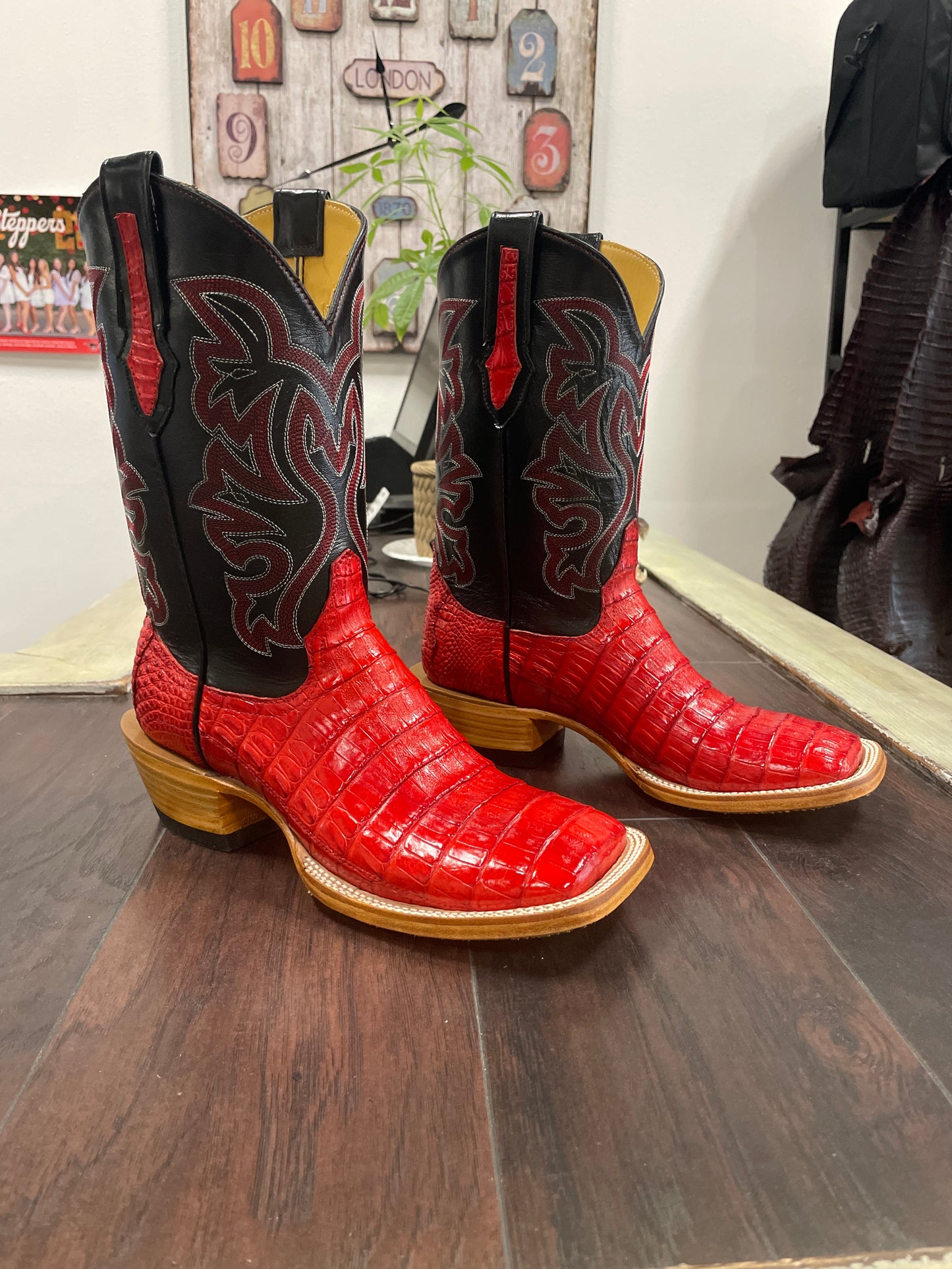 Caiman Belly- Red
