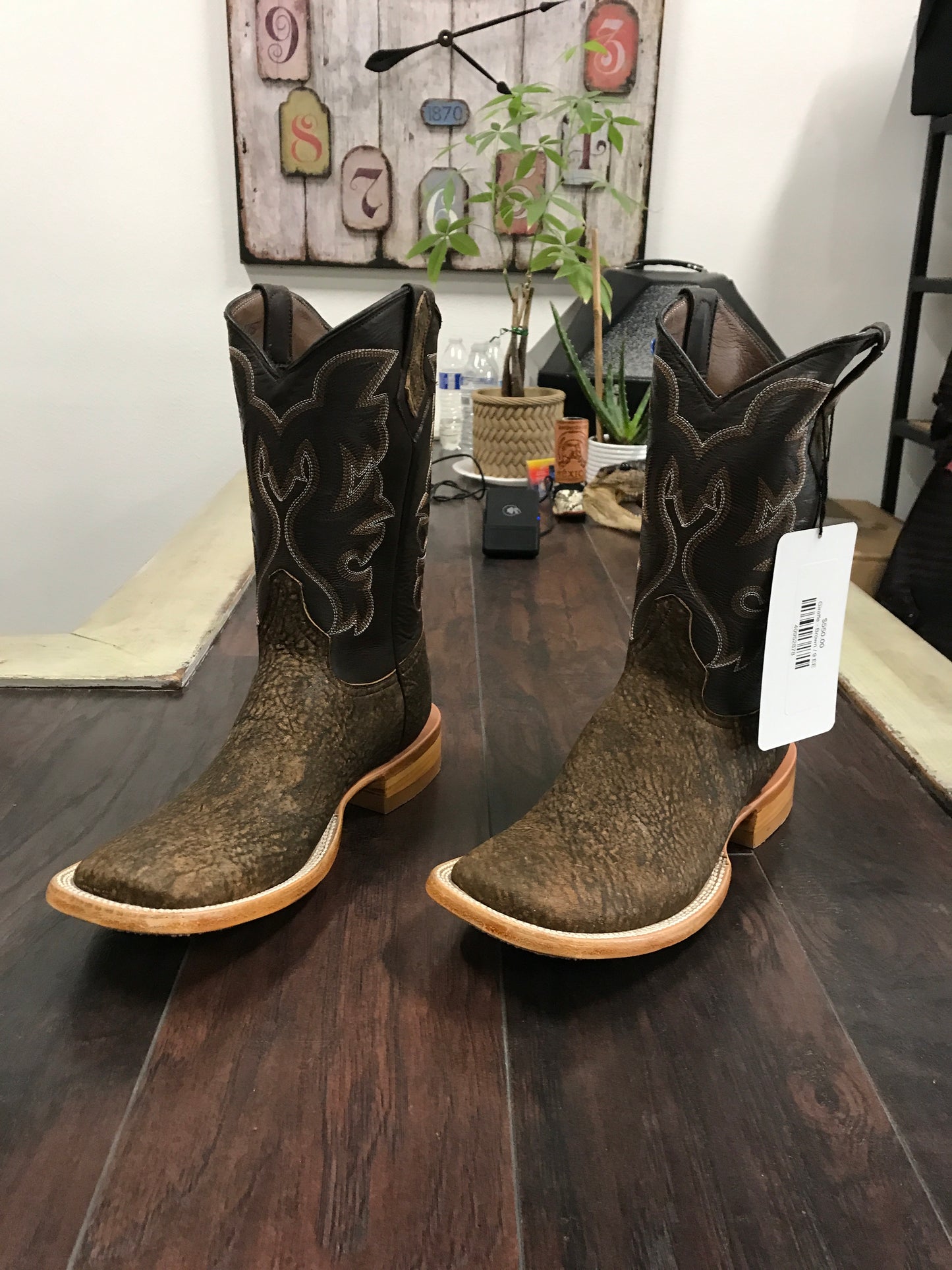 Giraffe - Brown