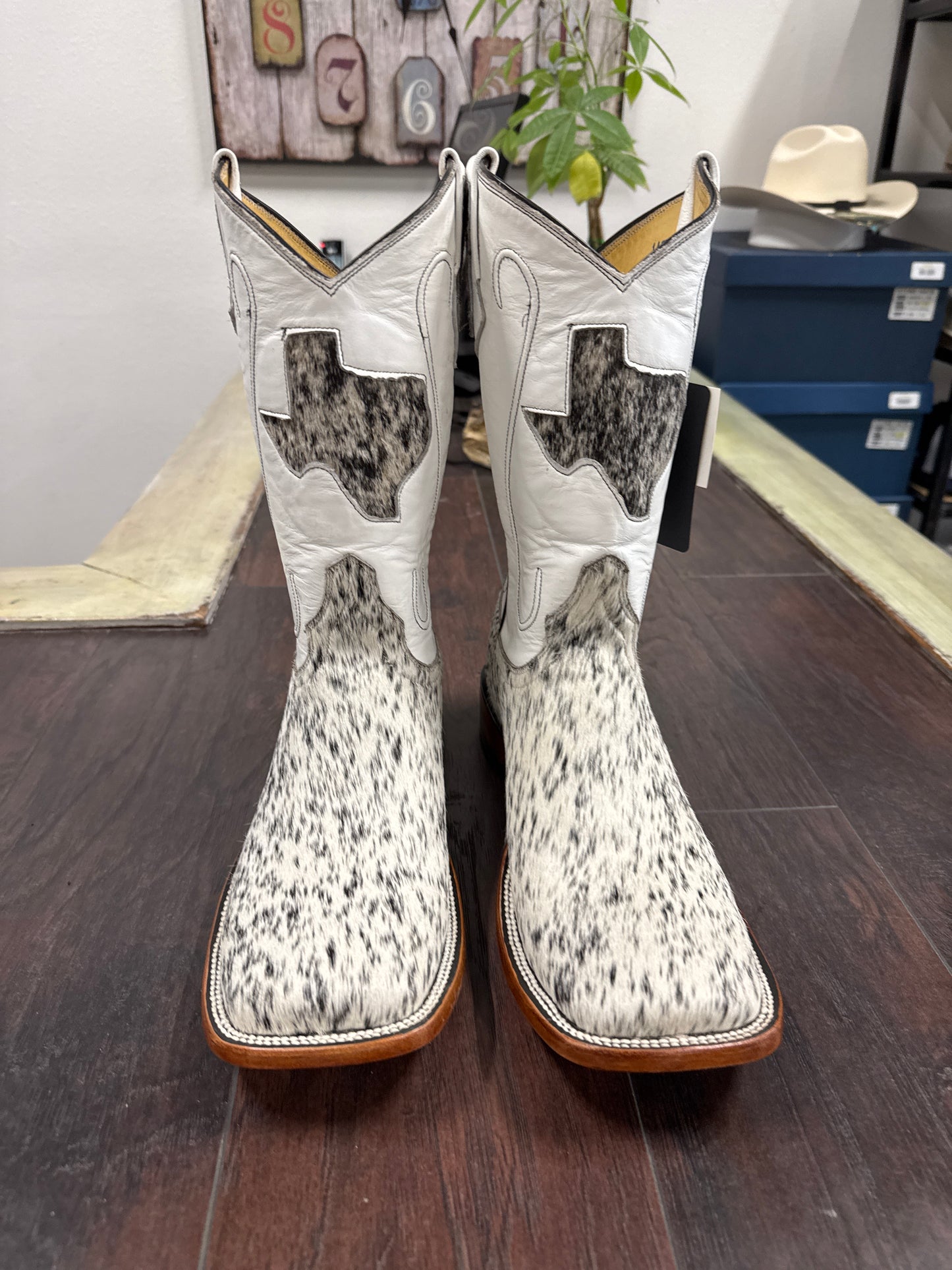 Cowhide- Black&White 11EE