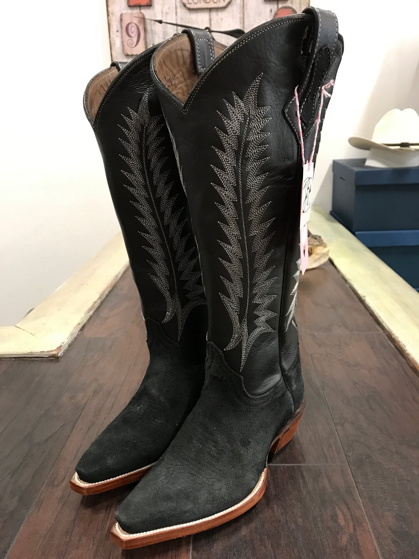 Ladies Roughout-black