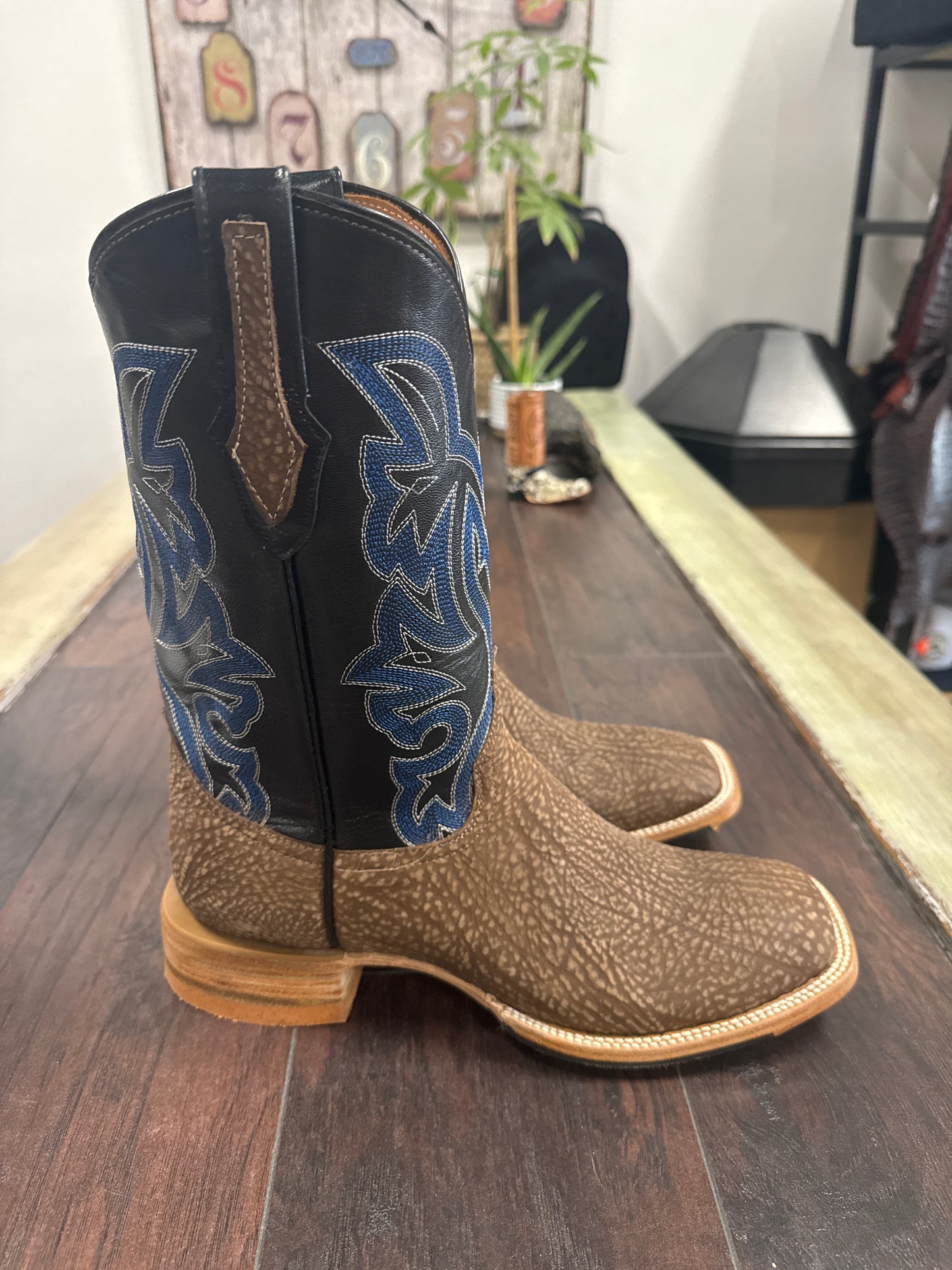 Bull Neck- Brown