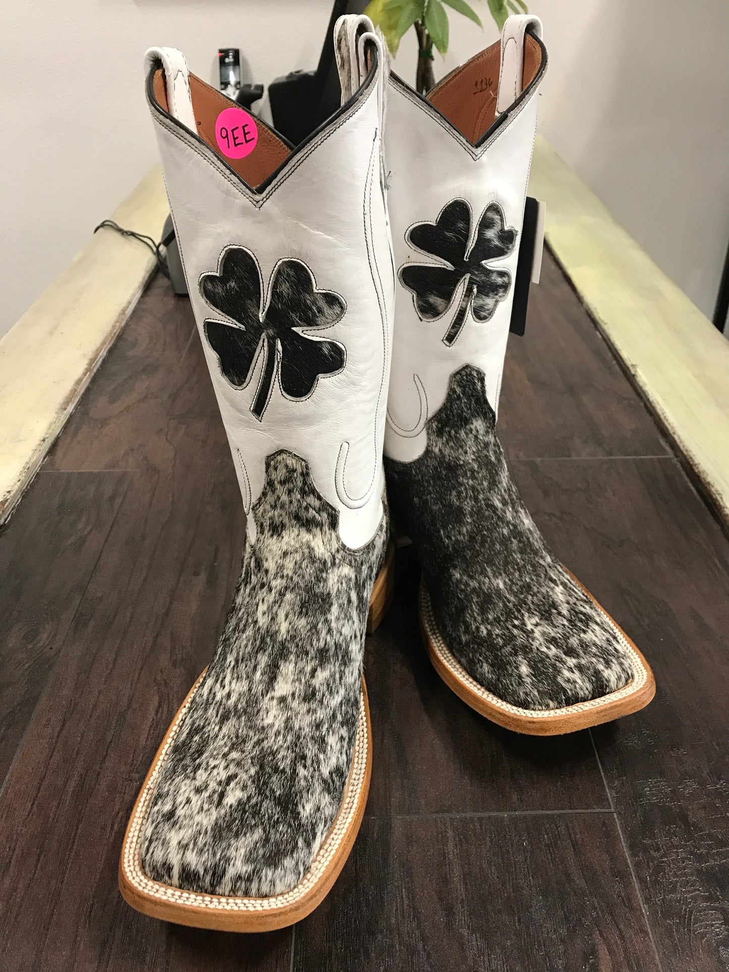 Cowhide- Black&White 9 EE