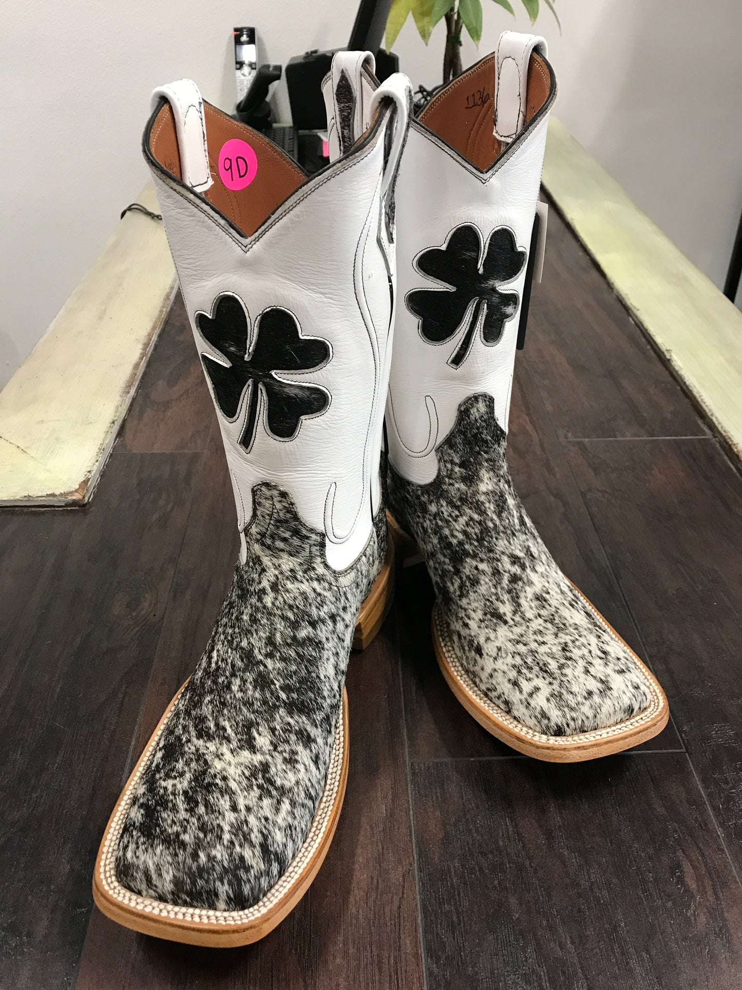 Cowhide- Black&White 9D