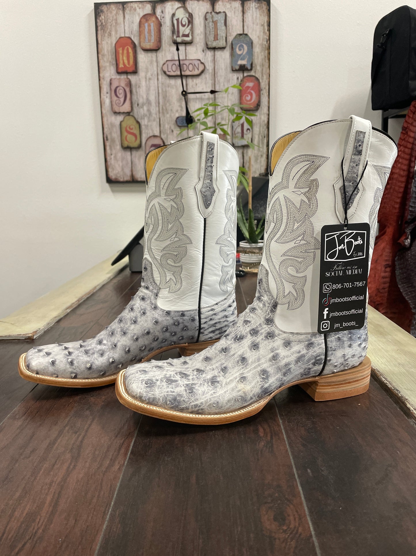 Ostrich- White Bruciato