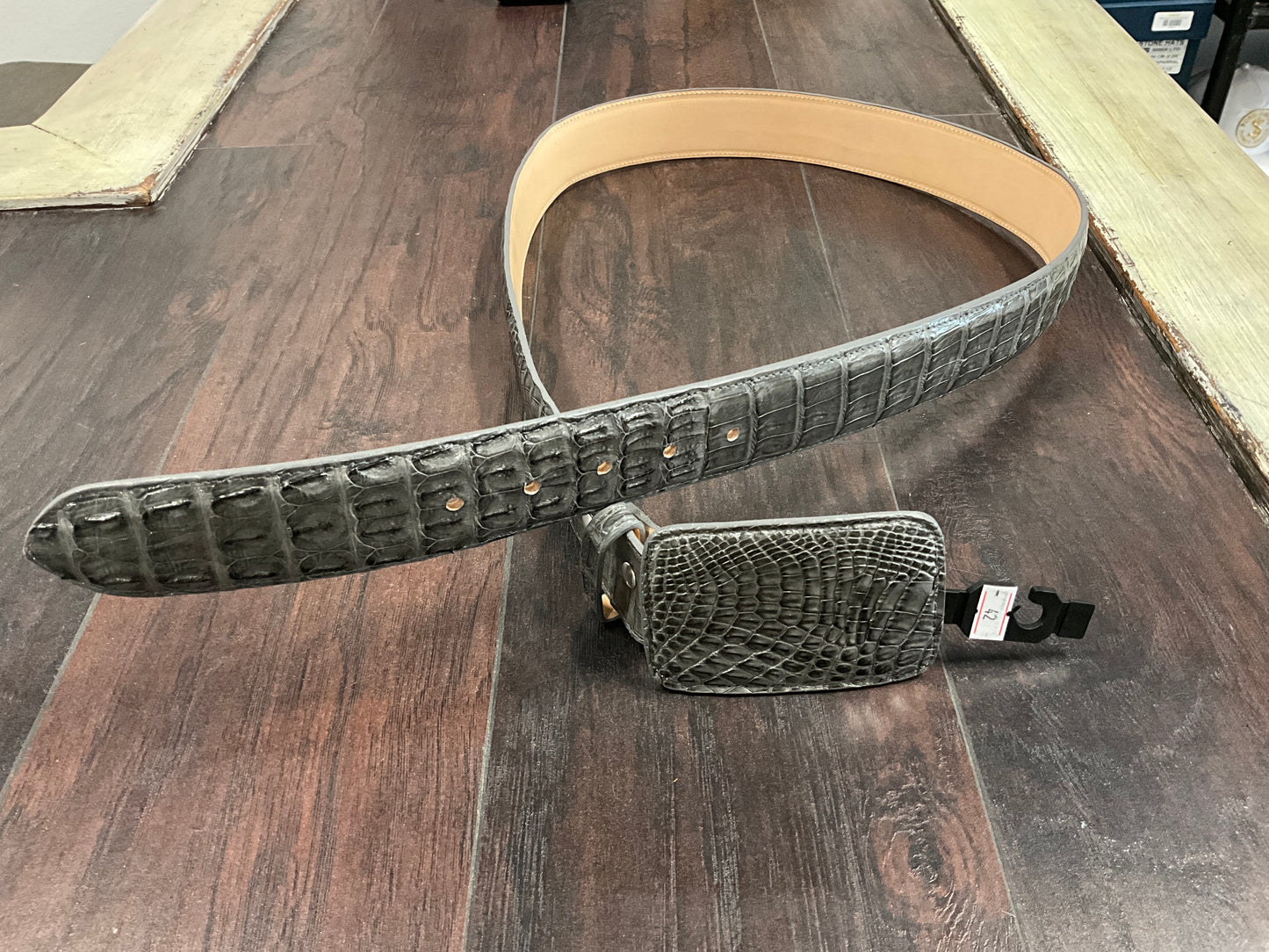 Caiman- Gray