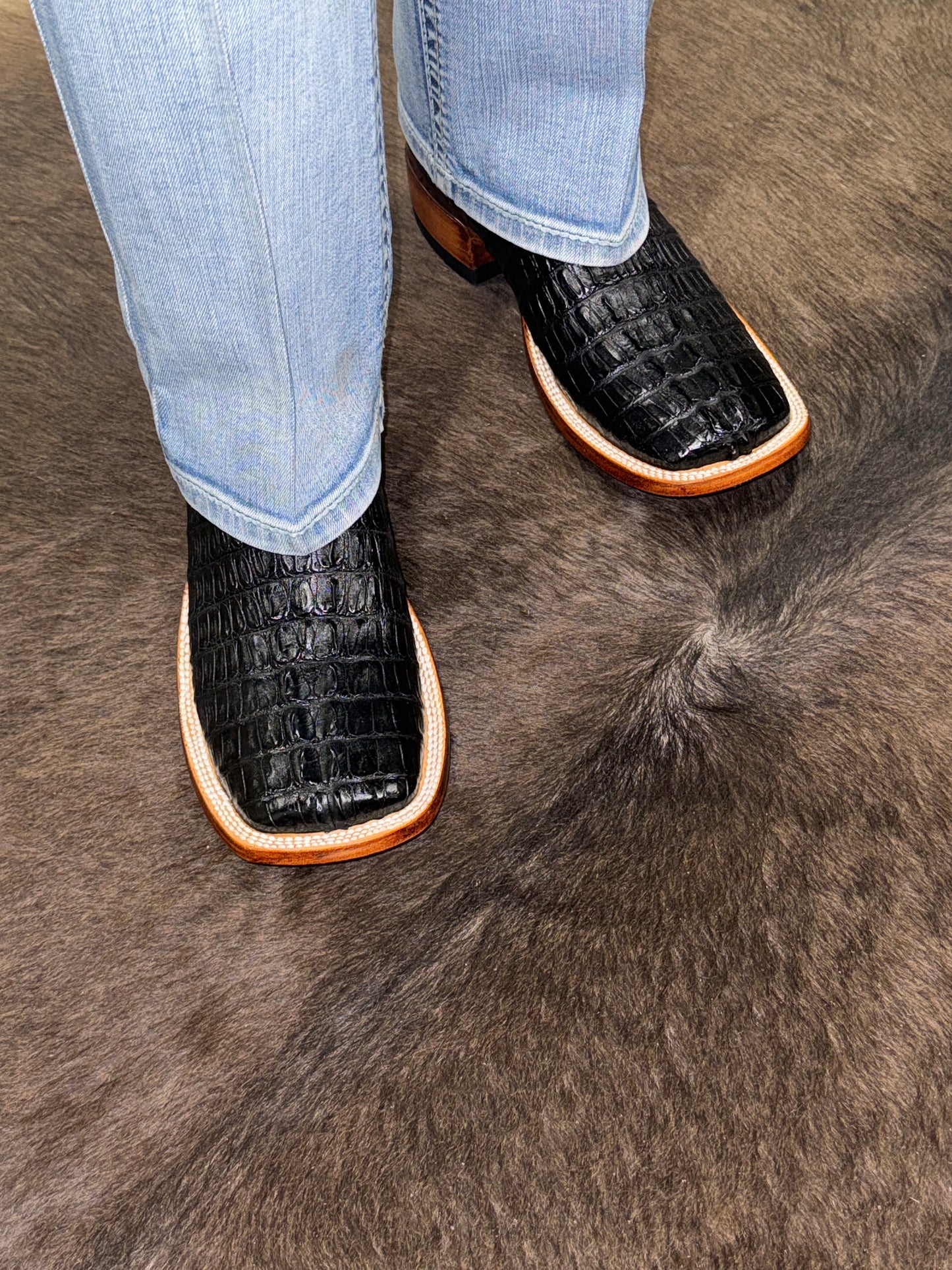 Caiman tail-Black
