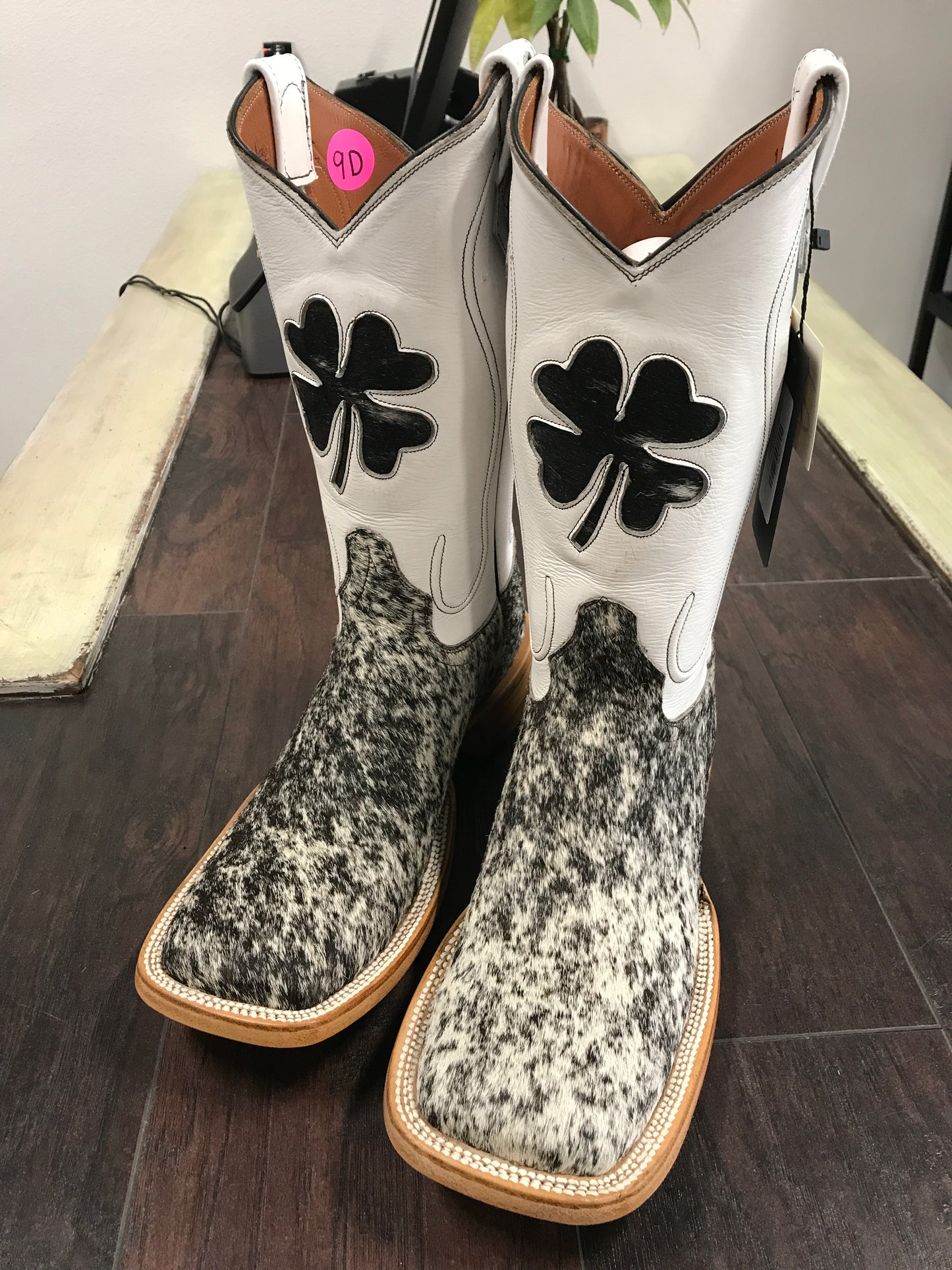 Cowhide- Black&White 9D