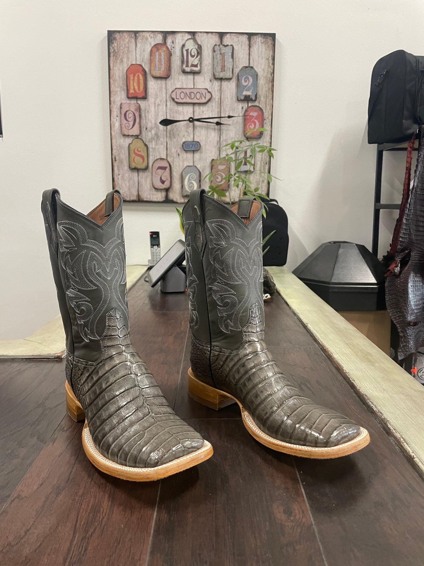 Caiman Belly Grey