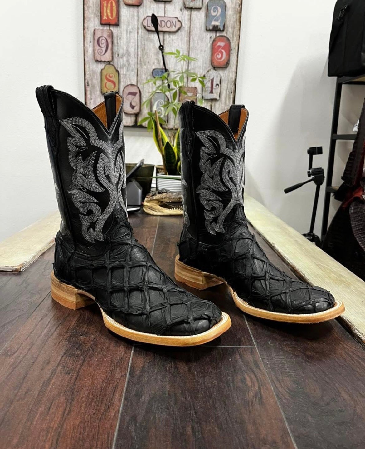 Pirarucu Matte Black