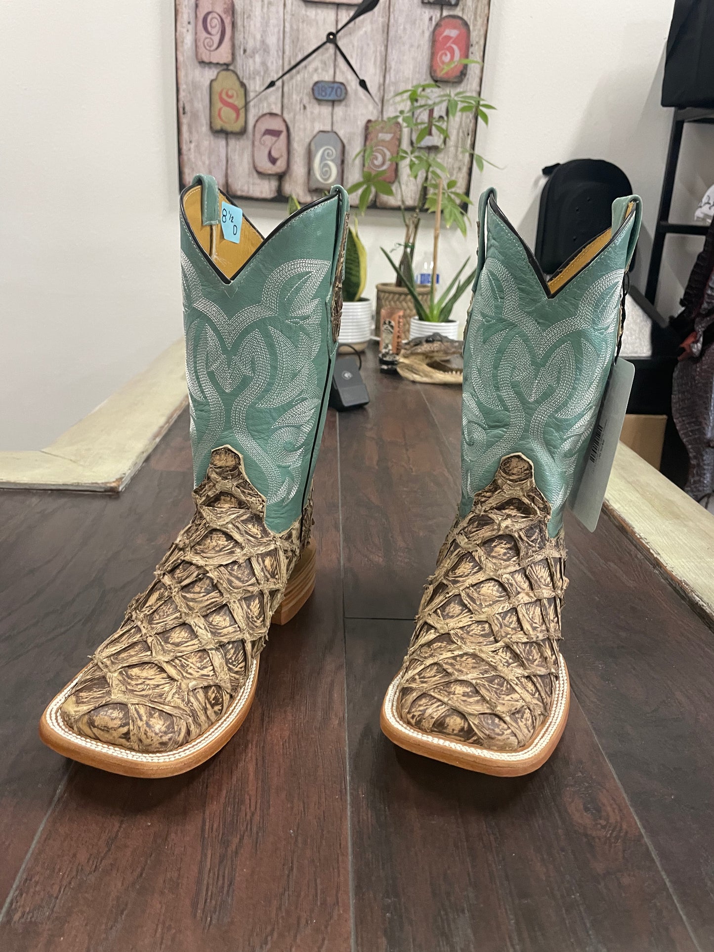 Pirarucu- Rustic Saddle Brown