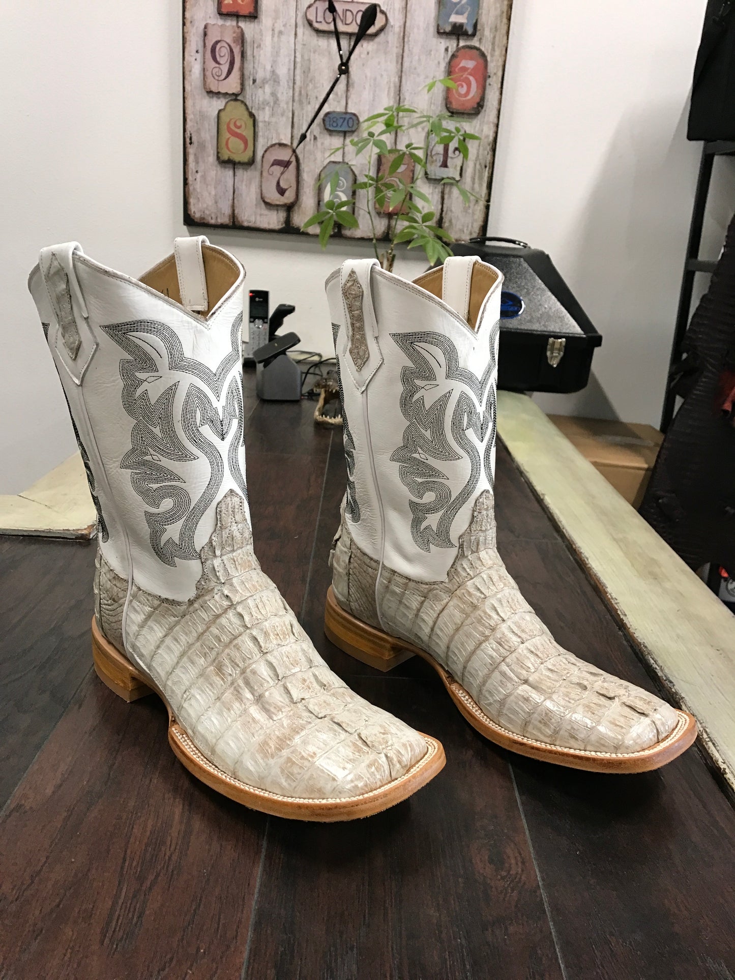Natural - Caiman Tail