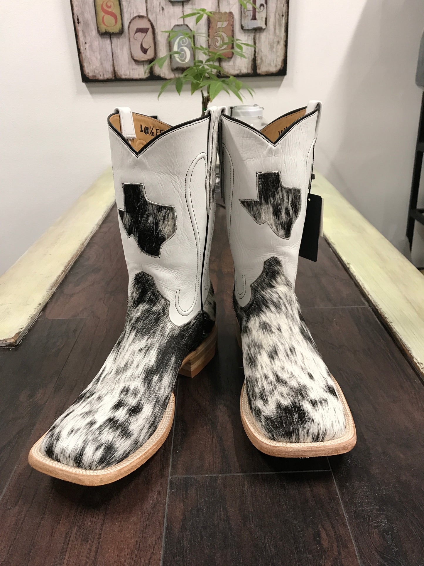 Cowhide- Black&White 10.5EE