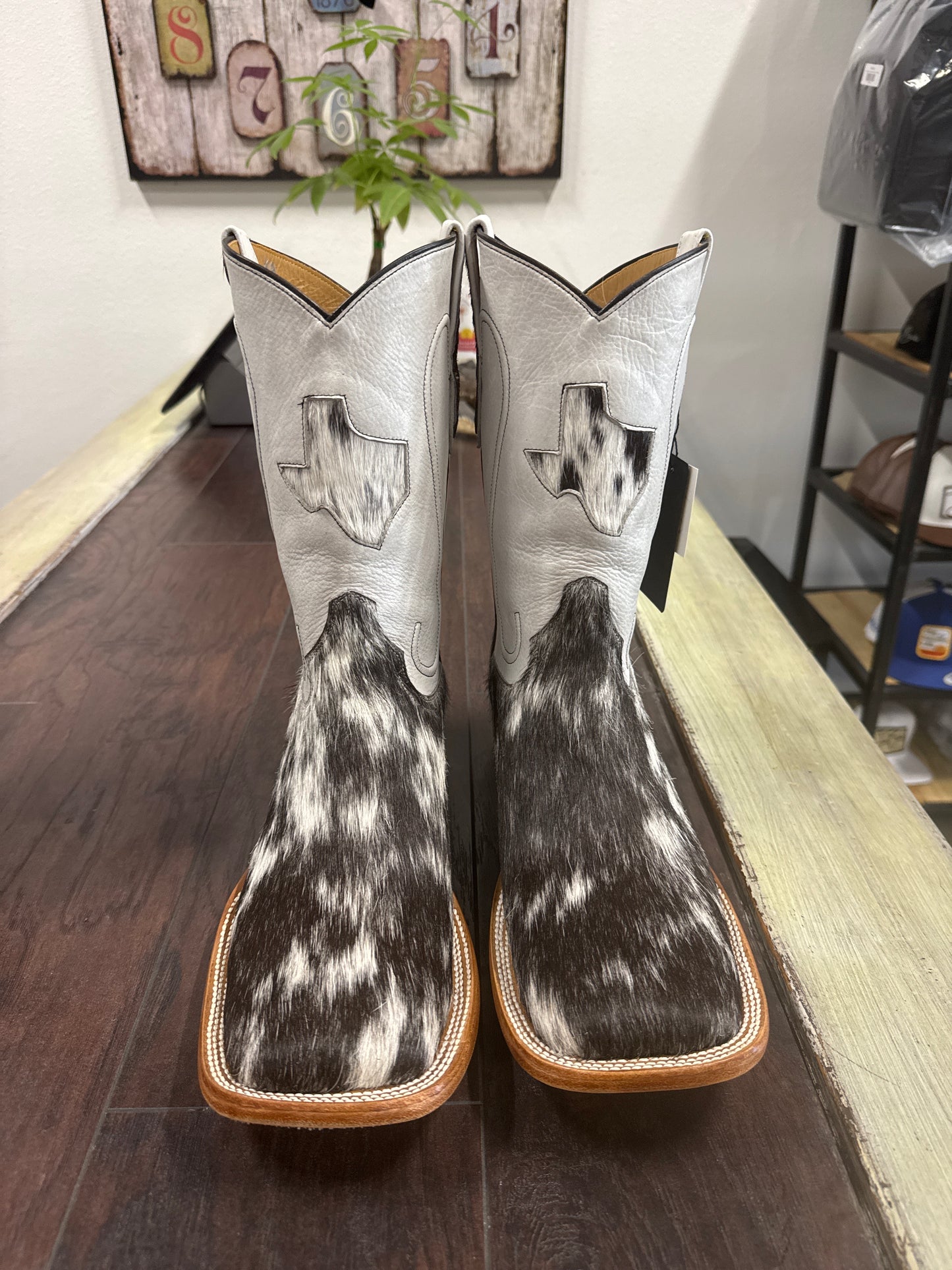 Cowhide- Black&White 11.5 EE