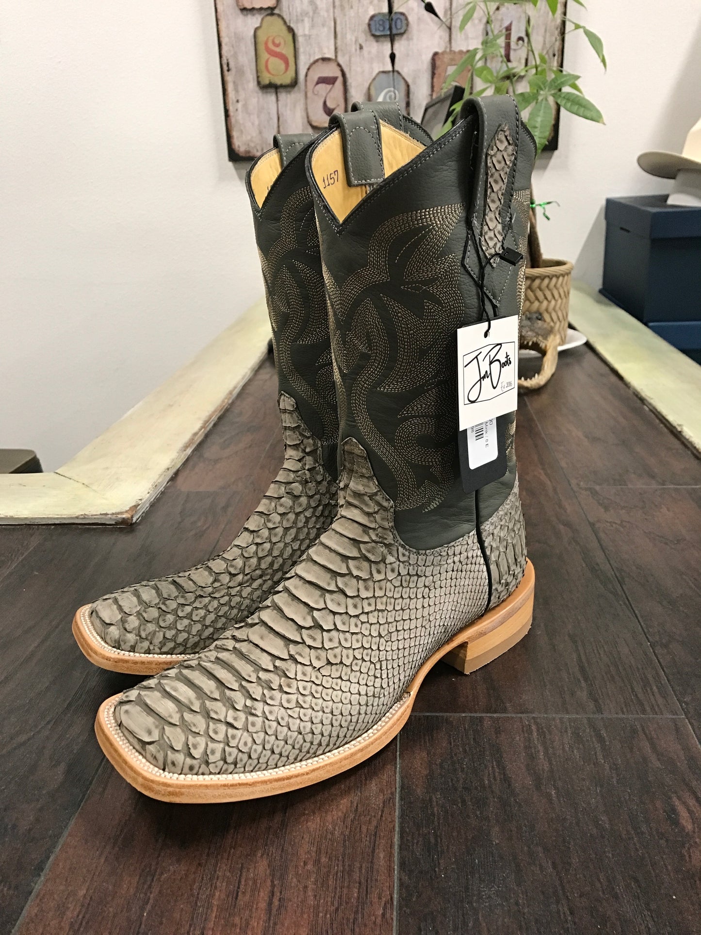 Python - Rustic Mink