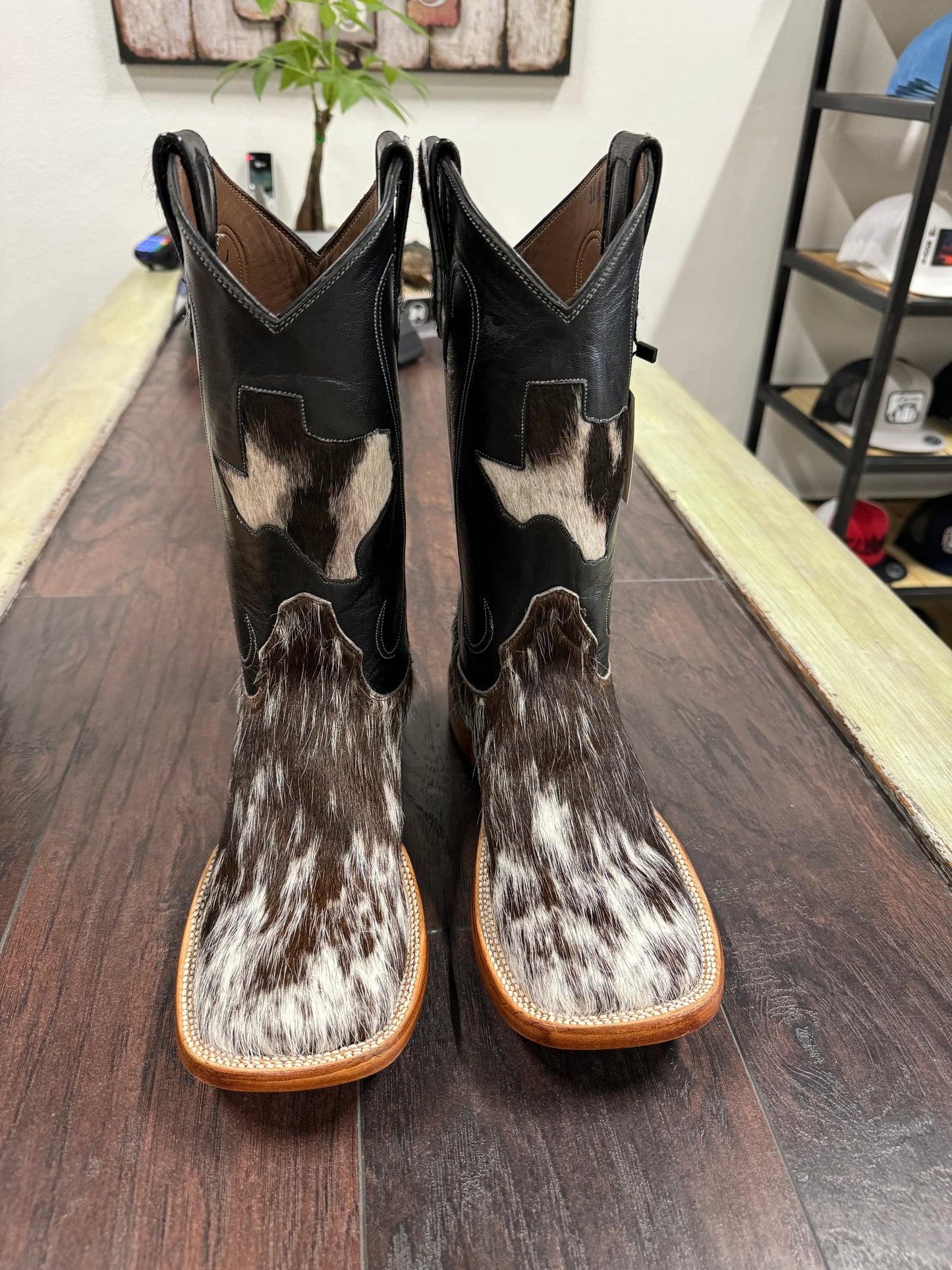 Cowhide-Bl/wh triple seam