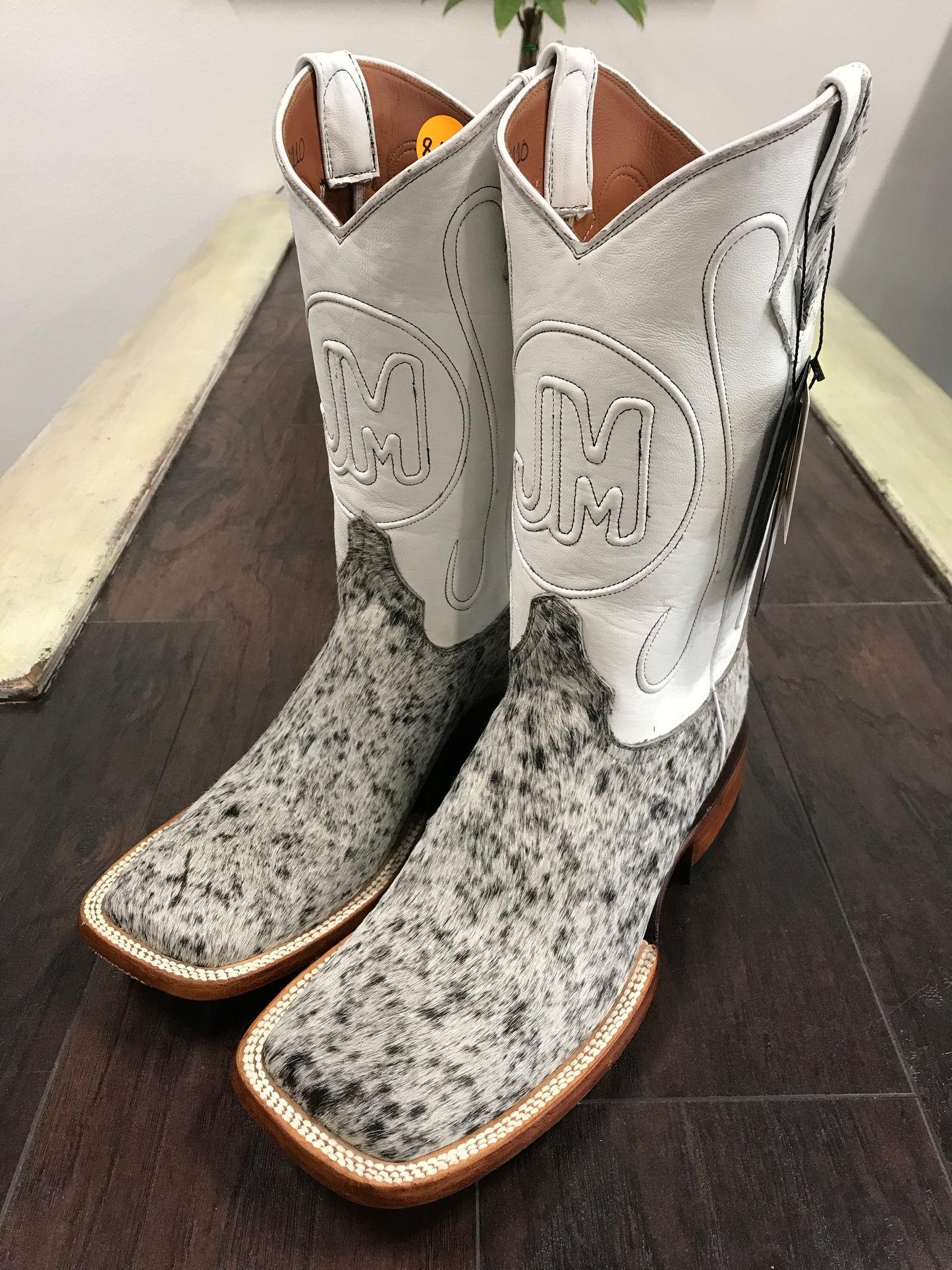 Cowhide-Bl/wh 8.5E