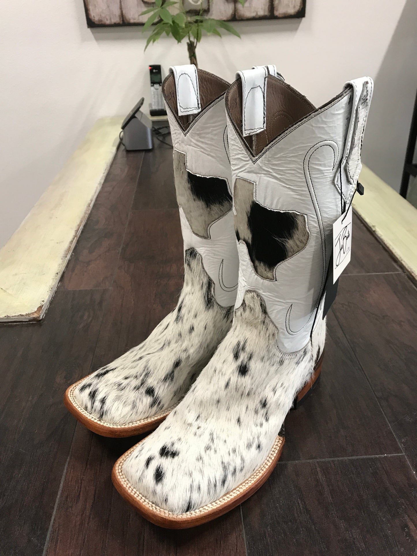 Cowhide-Bl/wh  Sz 6.5EE