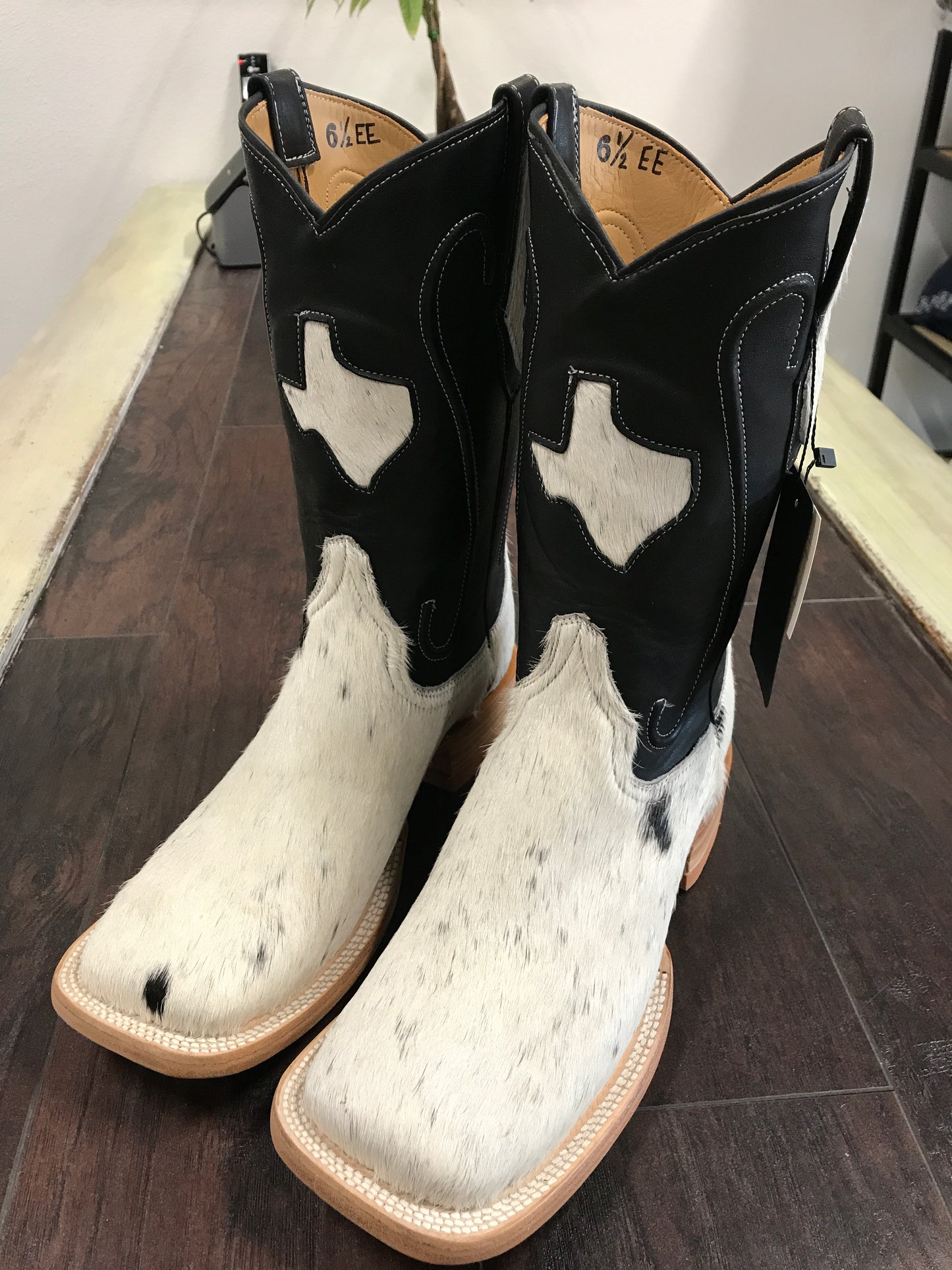 Cowhide- Black&White 6.5EE