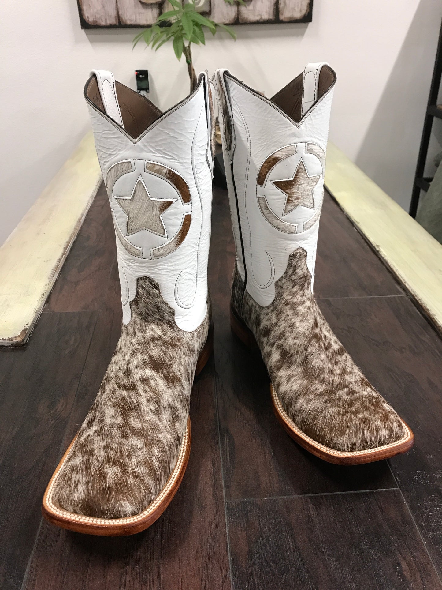 Cowhide br/wh sz 11E