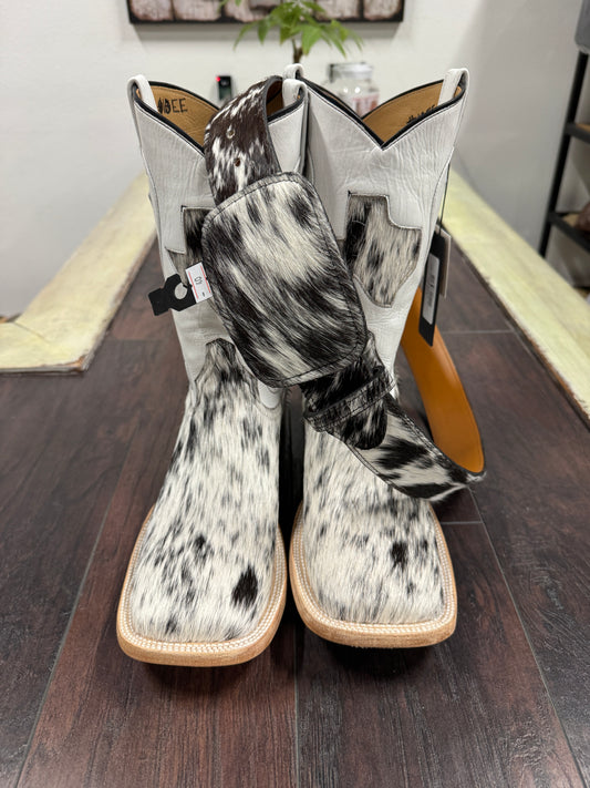 10EE Cowhide Boots and Belt Bundle