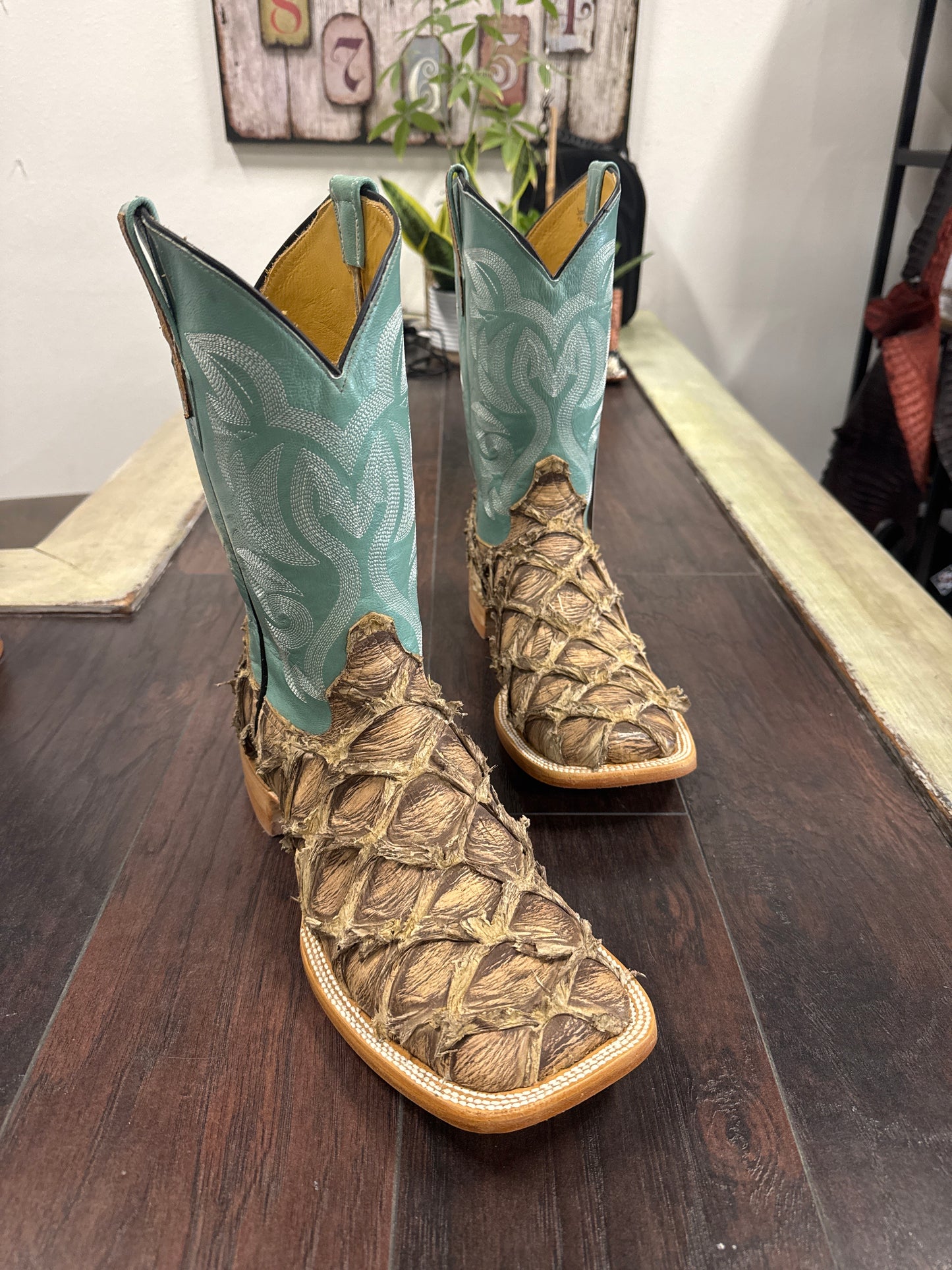 Pirarucu- Rustic Saddle Brown