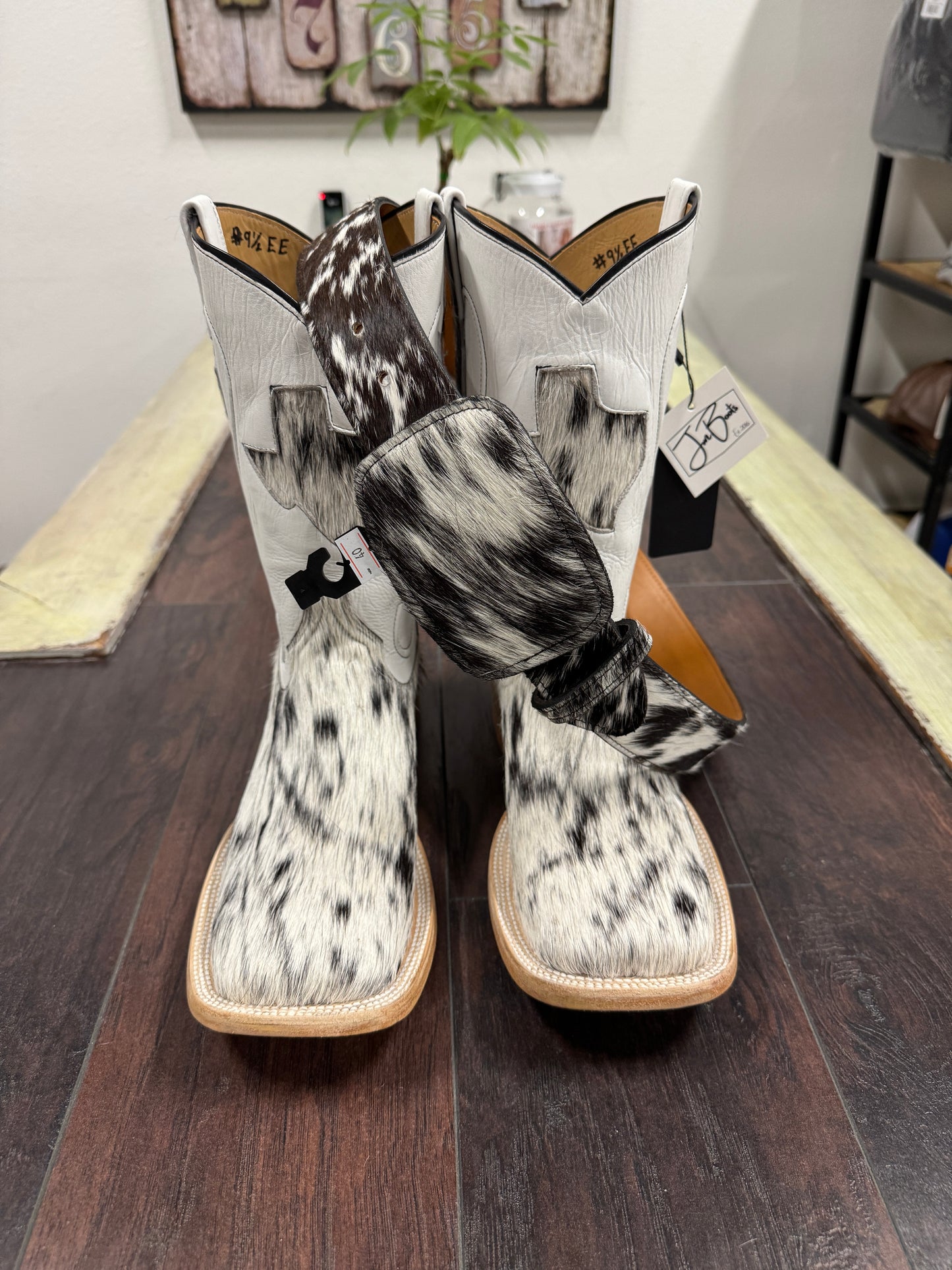 9.5EE Cowhide Boot and Belt Bundle