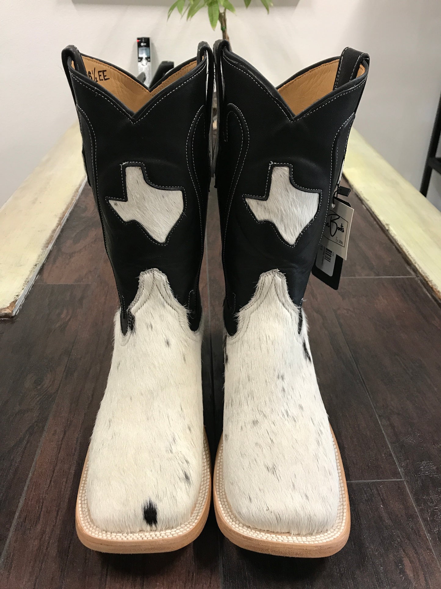 Cowhide- Black&White 6.5EE