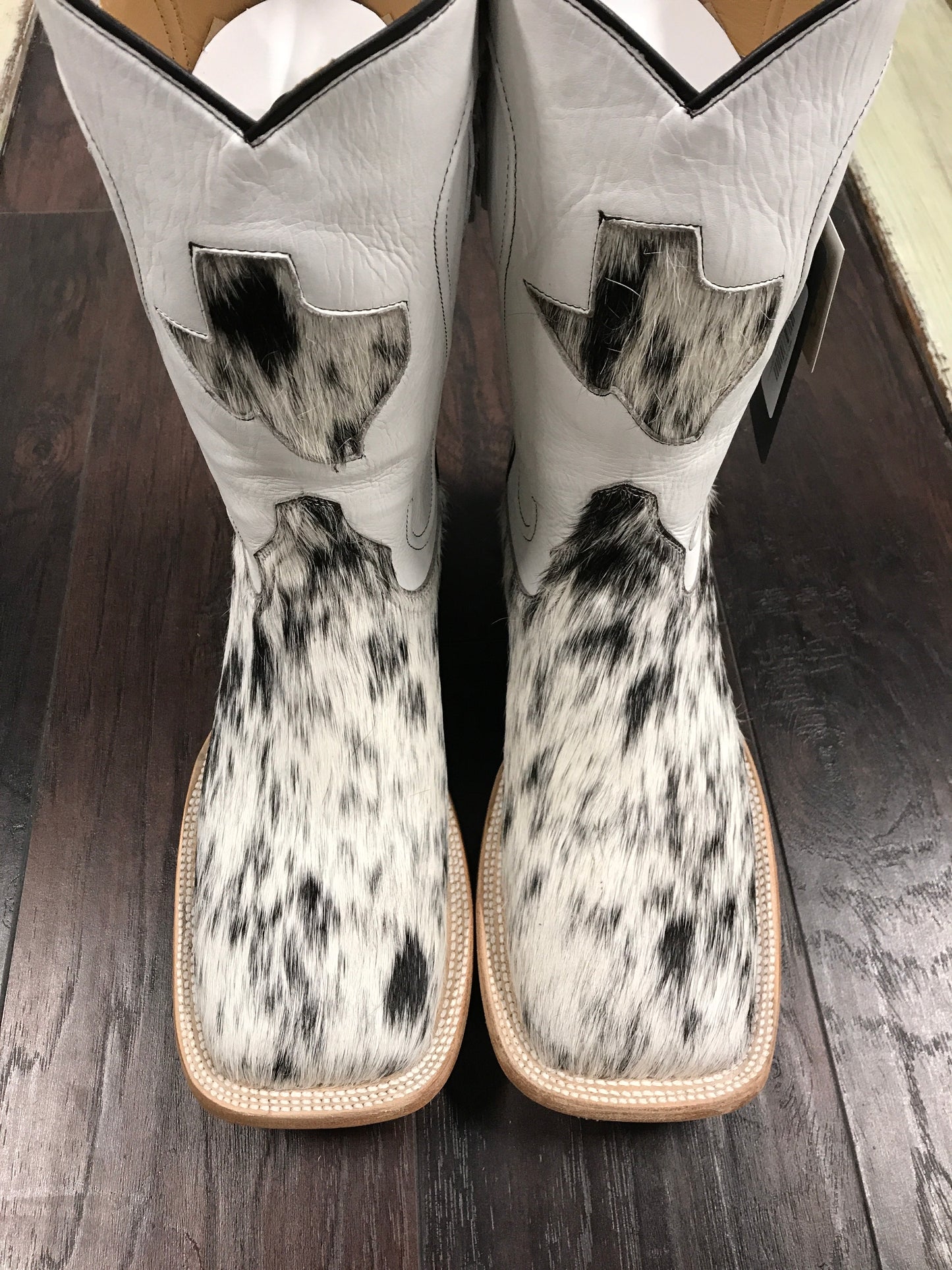 Cowhide- Black&White 10EE