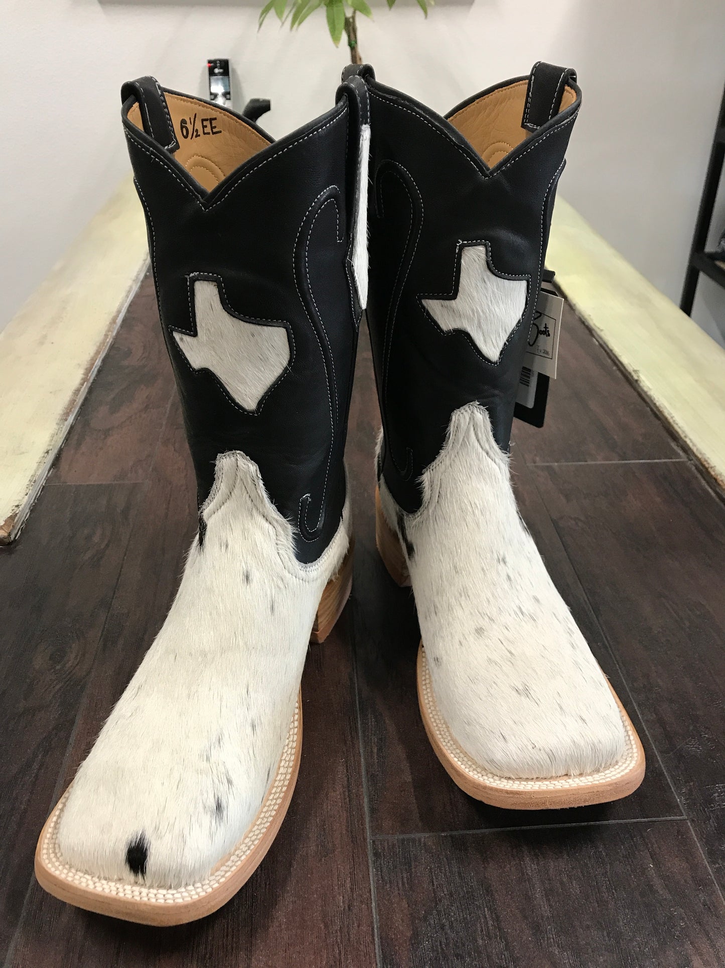 Cowhide- Black&White 6.5EE