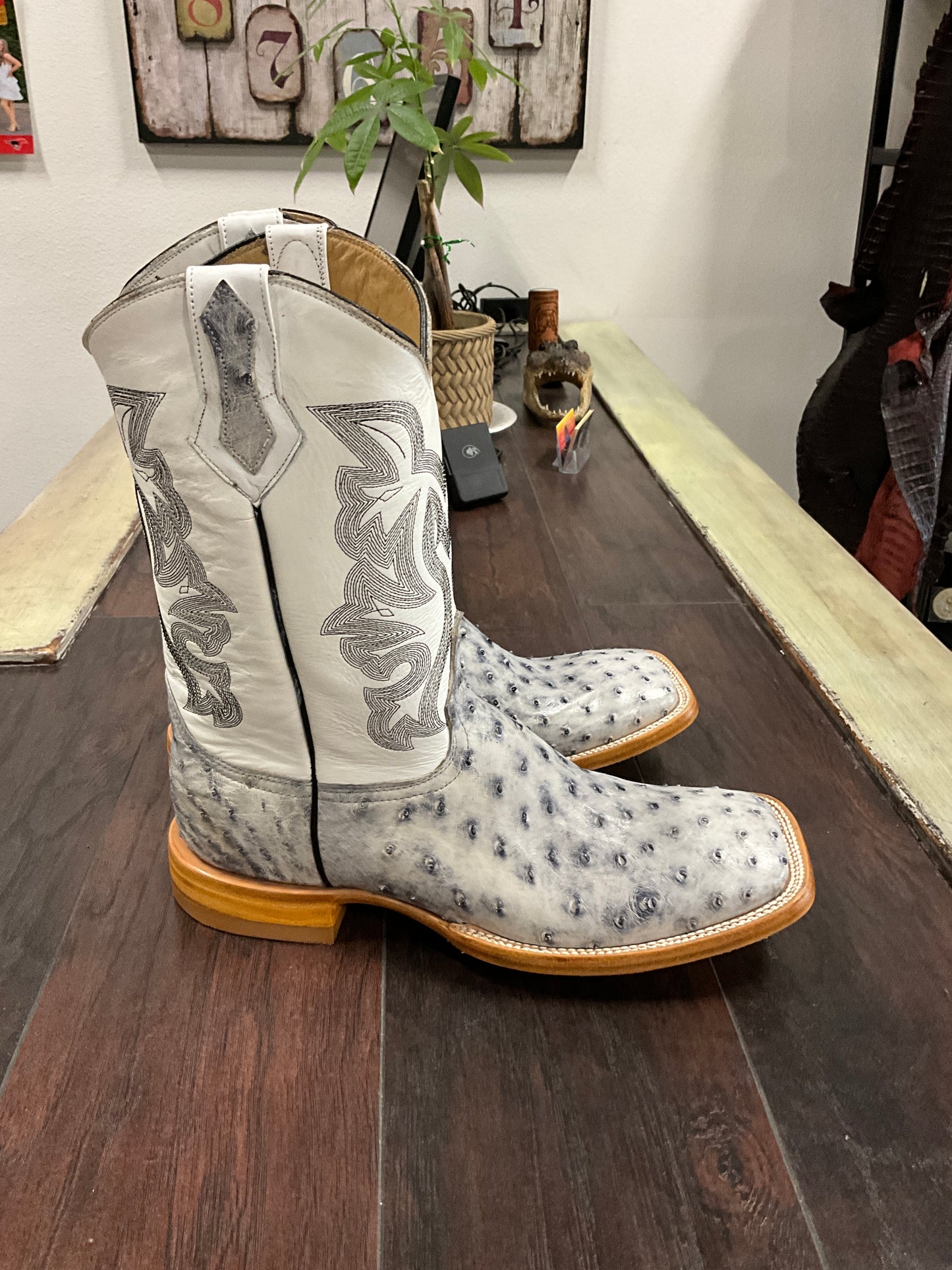 Ostrich- White Bruciato