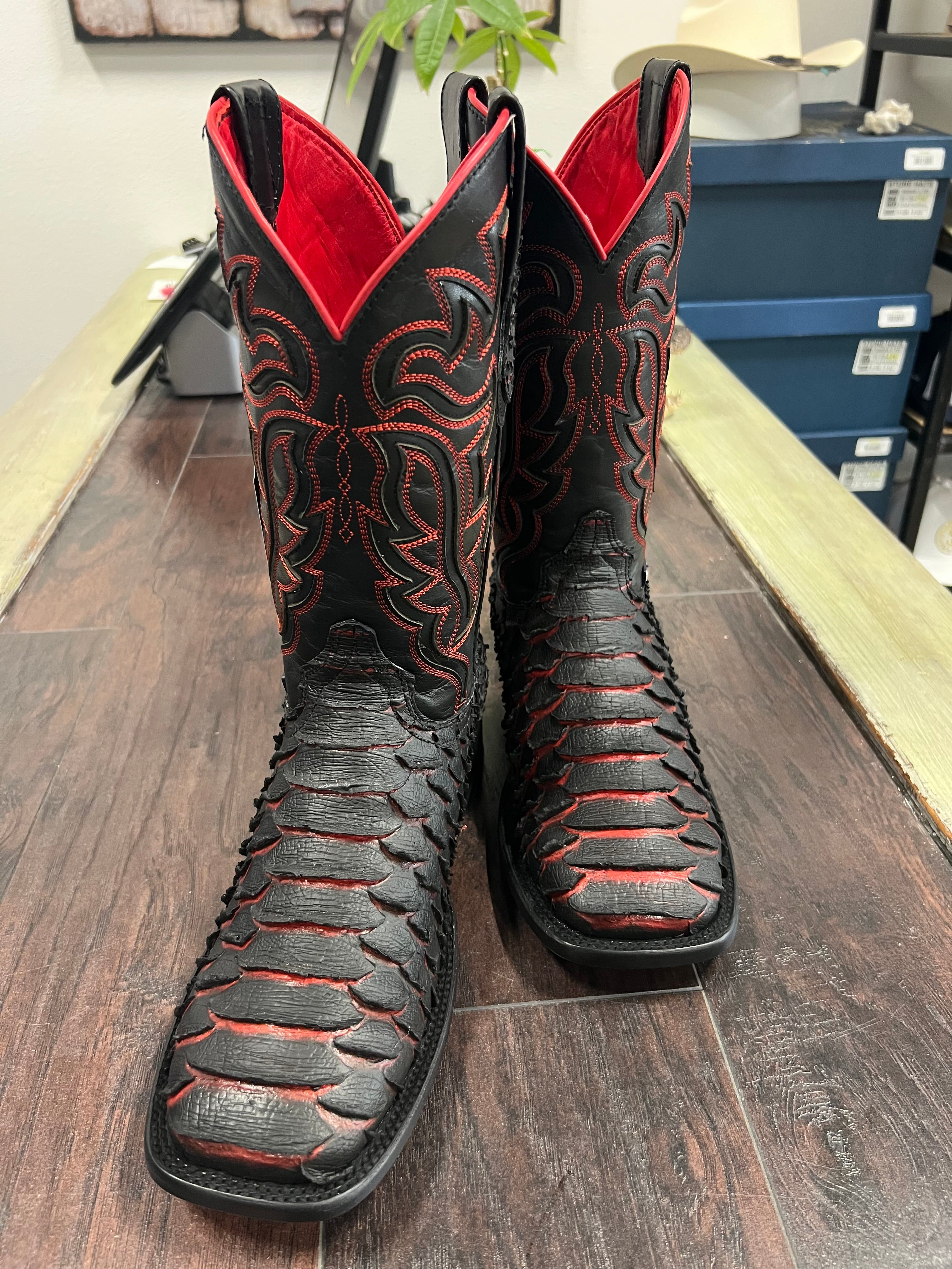 Rock’Em- Black/Red Jumbo Python – JM Boots