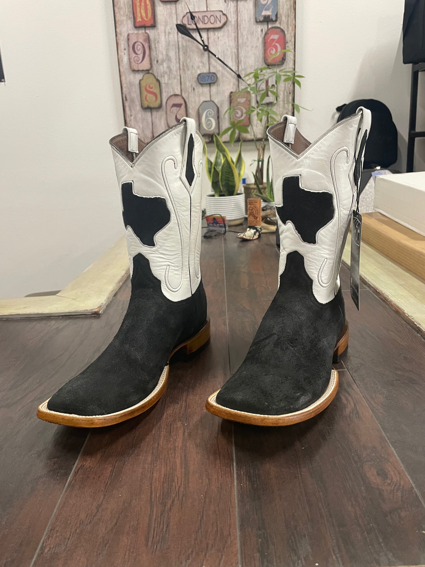 Roughout - black