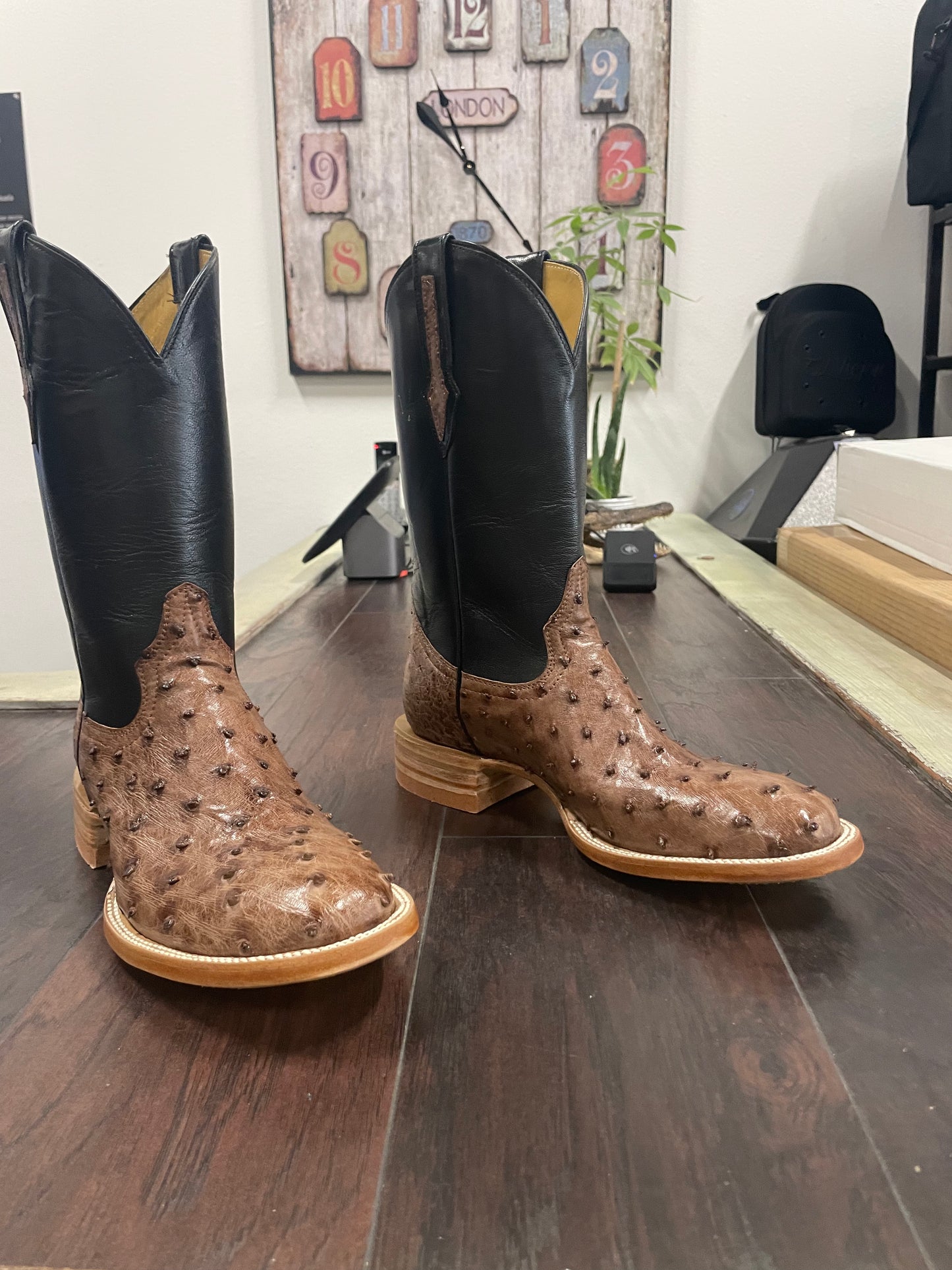 Ostrich Kango Tobacco