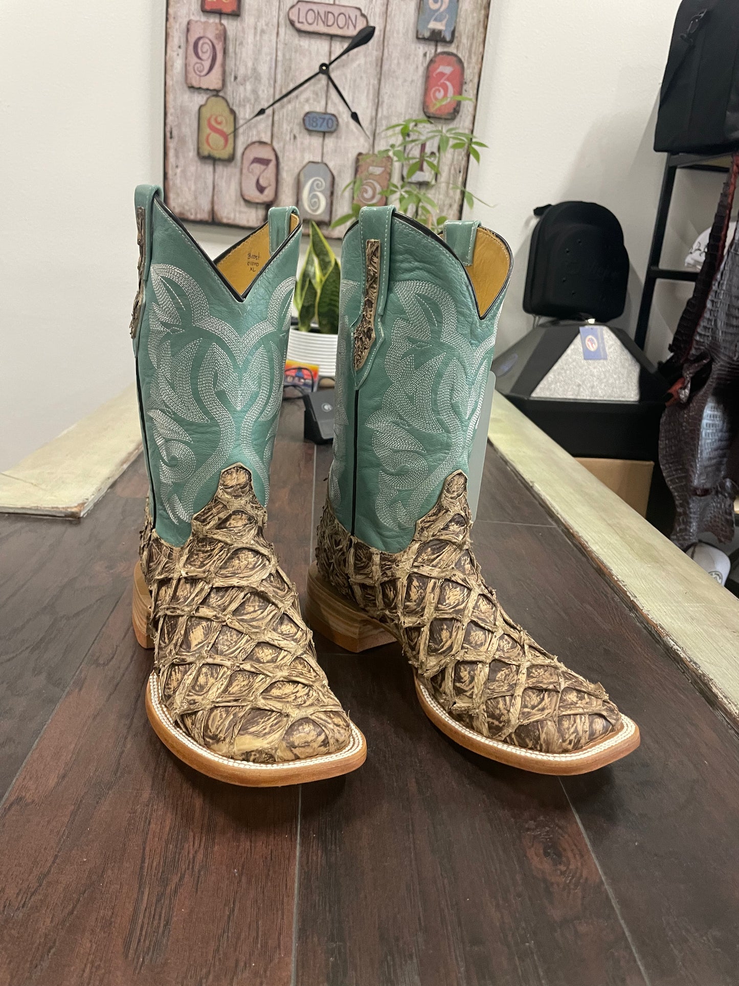 Pirarucu- Rustic Saddle Brown