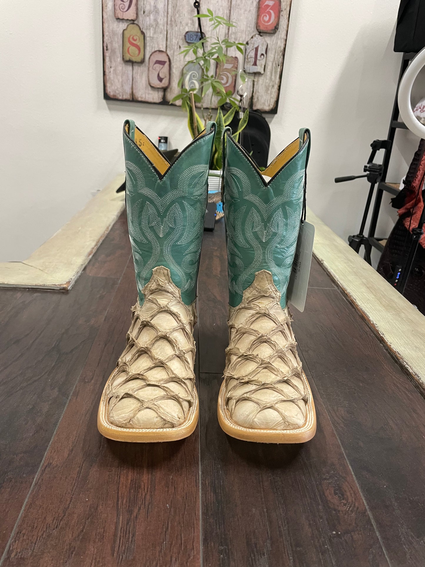 Pirarucu-Sandy Beige