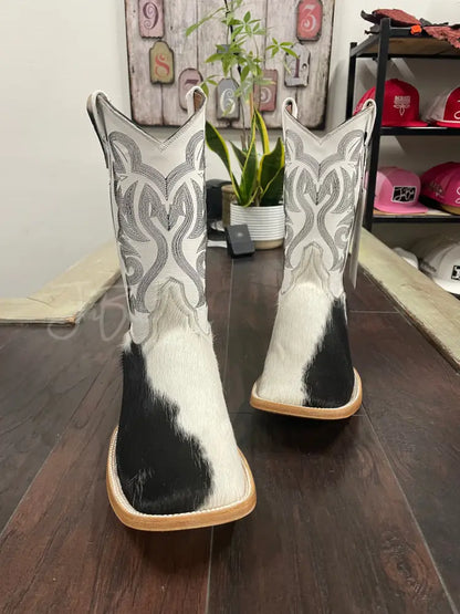 Cowhide Black and White - 11 EE - Cowboy boots