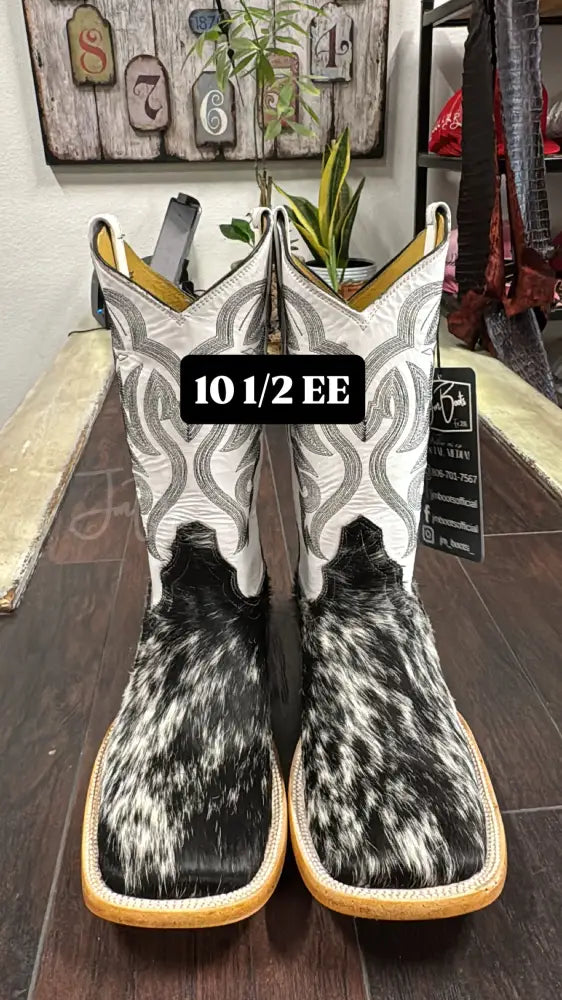 Cowhide Salt and Pepper - 10 1/2 EE - Cowboy boots