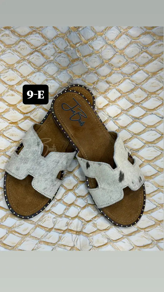 JM Cowhide sandals Sz 9 - 9-E