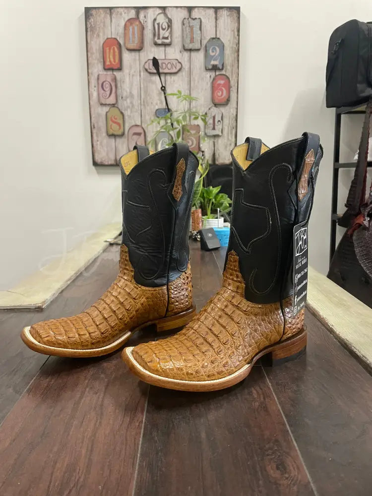 Lomo de Caiman- Waxy Cigar - 8.5 - Boots