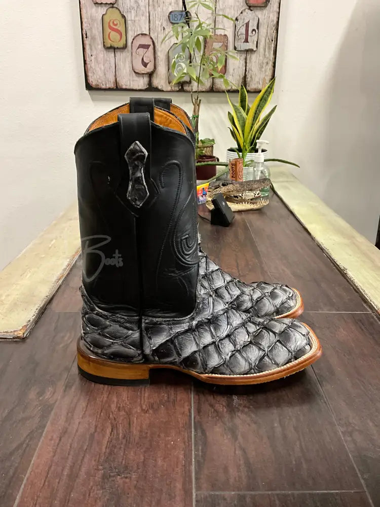 Pirarucu black and white rise - 9 1/2 E - Boots