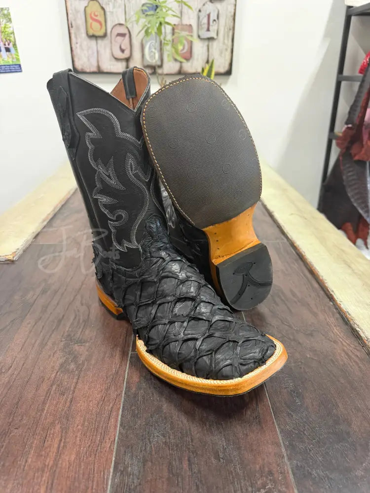 Pirarucu Matte Black - 11 EE - Boots