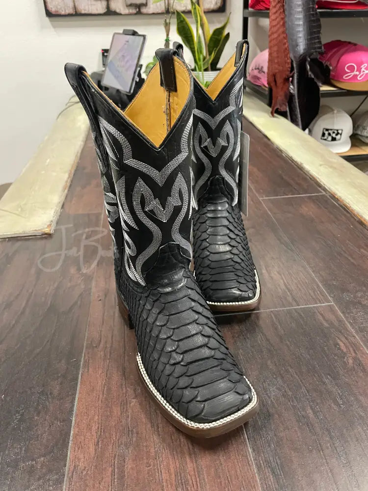 Women’s Python- Matte Black - 8 E