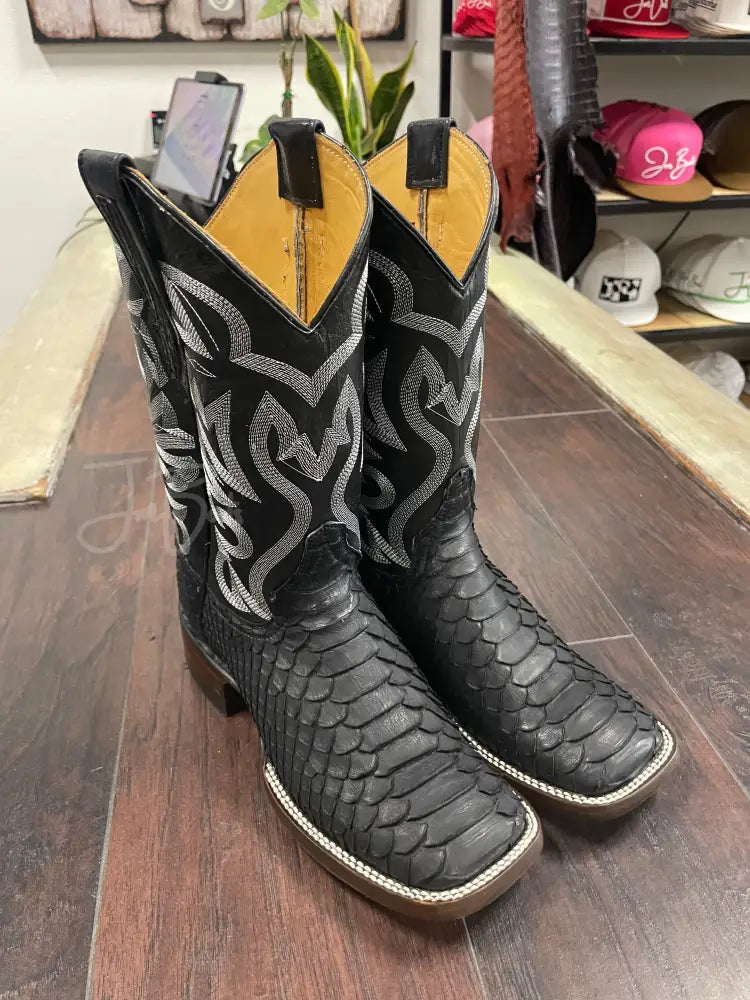 Women’s Python- Matte Black - 8 E